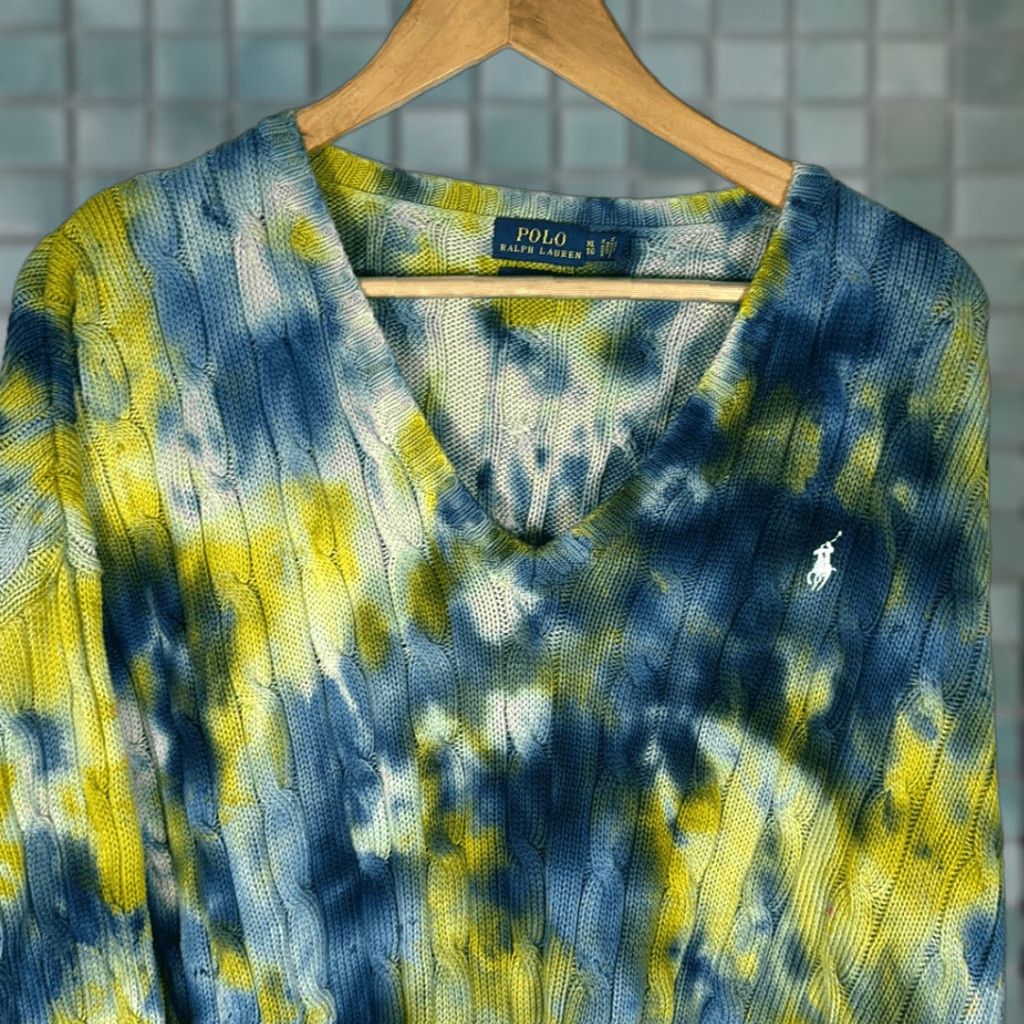 Polo Ralph Lauren **Ralph Lauren Men's Blue Gold Tye Dye XL V-Neck Pullover Sweater** User: **Ralph Lauren Men's Blue Gold Tye Dye XL V-Neck Sweater** Size US XL / EU 56 / 4 - 1 Thumbnail