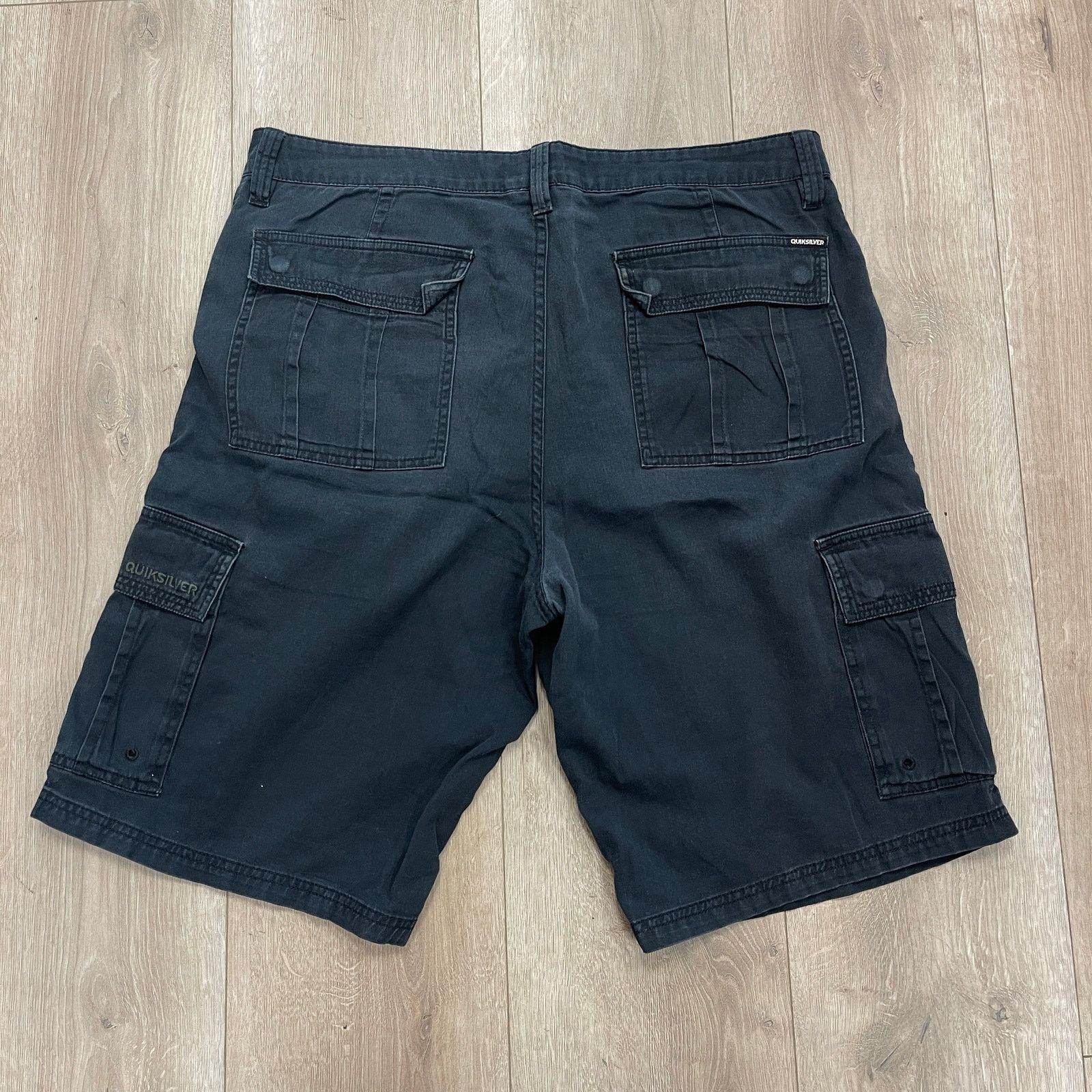Quiksilver Quiksilver Black Cargo Shorts size 33 B7 Size US 33 - 5 Thumbnail