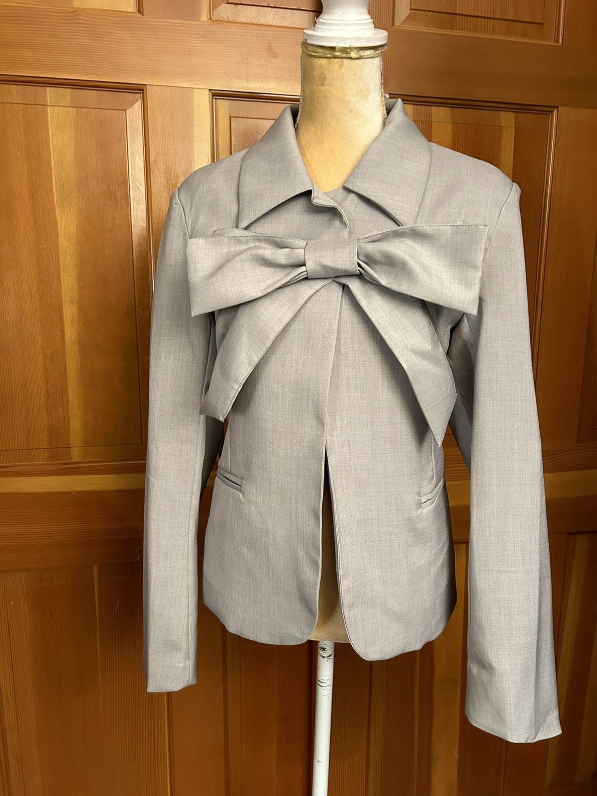 Designer × Other NWT, Lavishly Paris Women's Gray Bowknot Designer Shirt. Size S / US 4 / IT 40 - 2 Thumbnail
