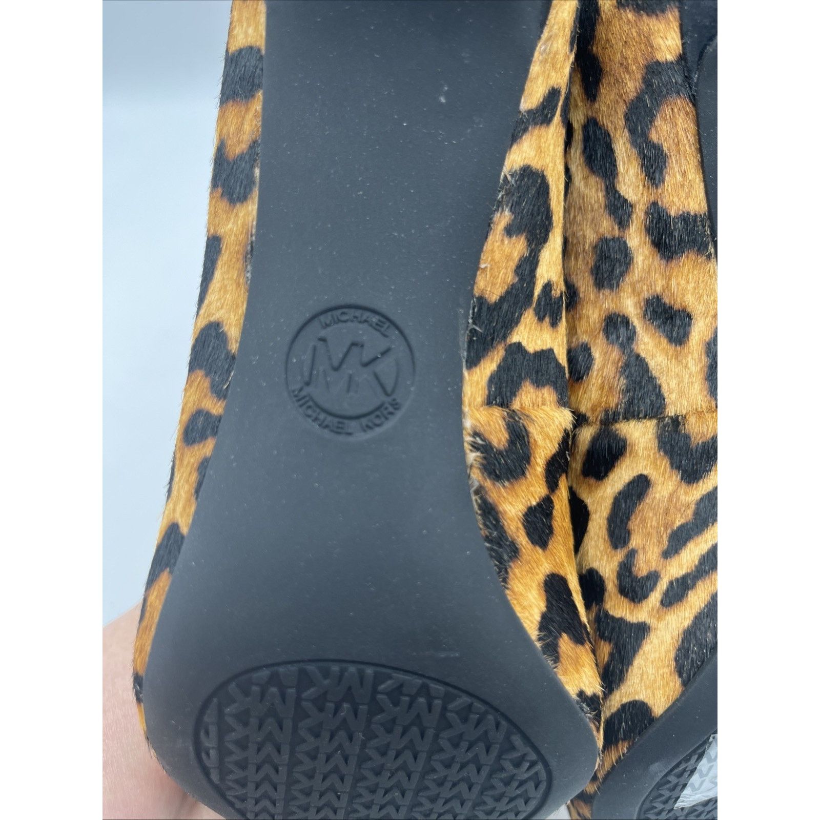 Michael Kors Michael Kors Alina Flex Pump Cheetah Haircalf 6.5, Pointed Size US 6.5 / IT 36.5 - 8 Thumbnail
