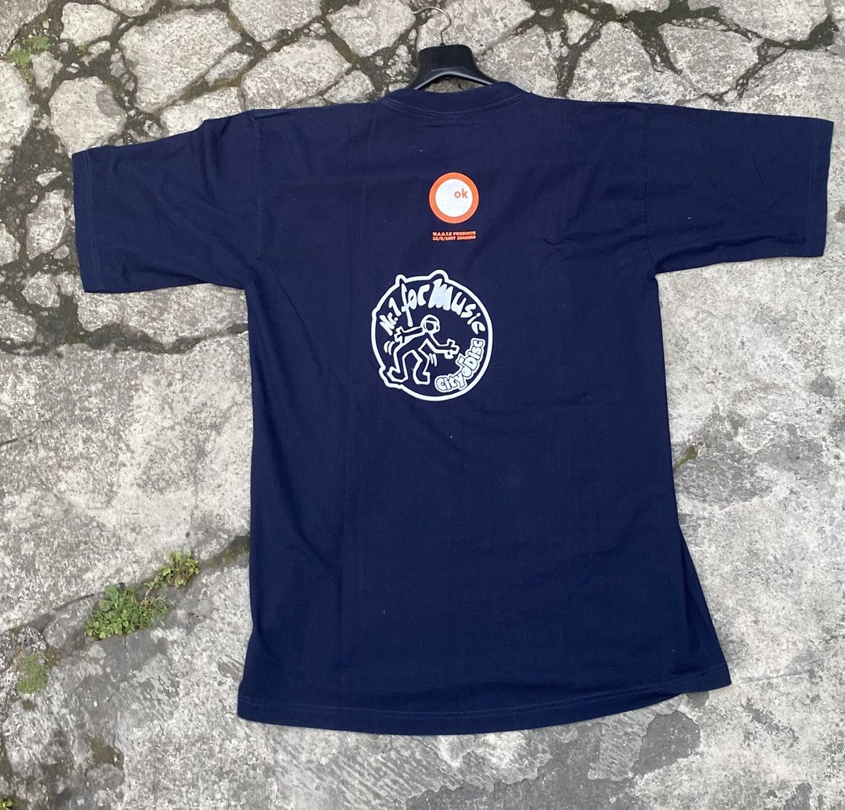Band Tees Vintage Radiohead 1997 OK Computer T Shirt Size US XL / EU 56 / 4 - 2 Thumbnail