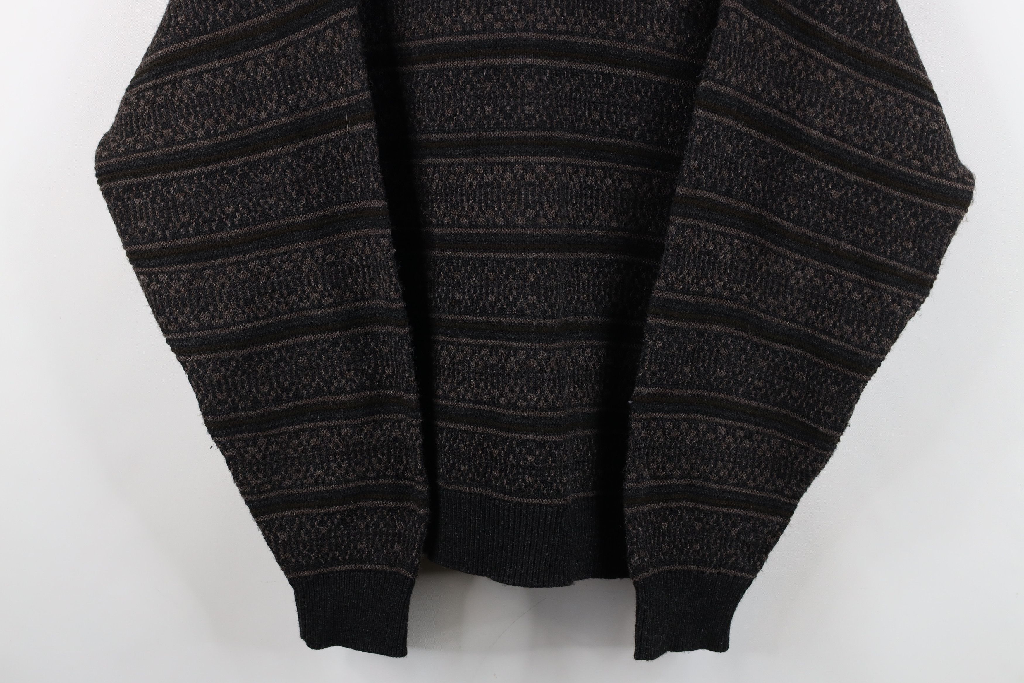 Vintage Vintage 90s Streetwear Tone Fair Isle Knit V-Neck Sweater Size US M / EU 48-50 / 2 - 3 Thumbnail