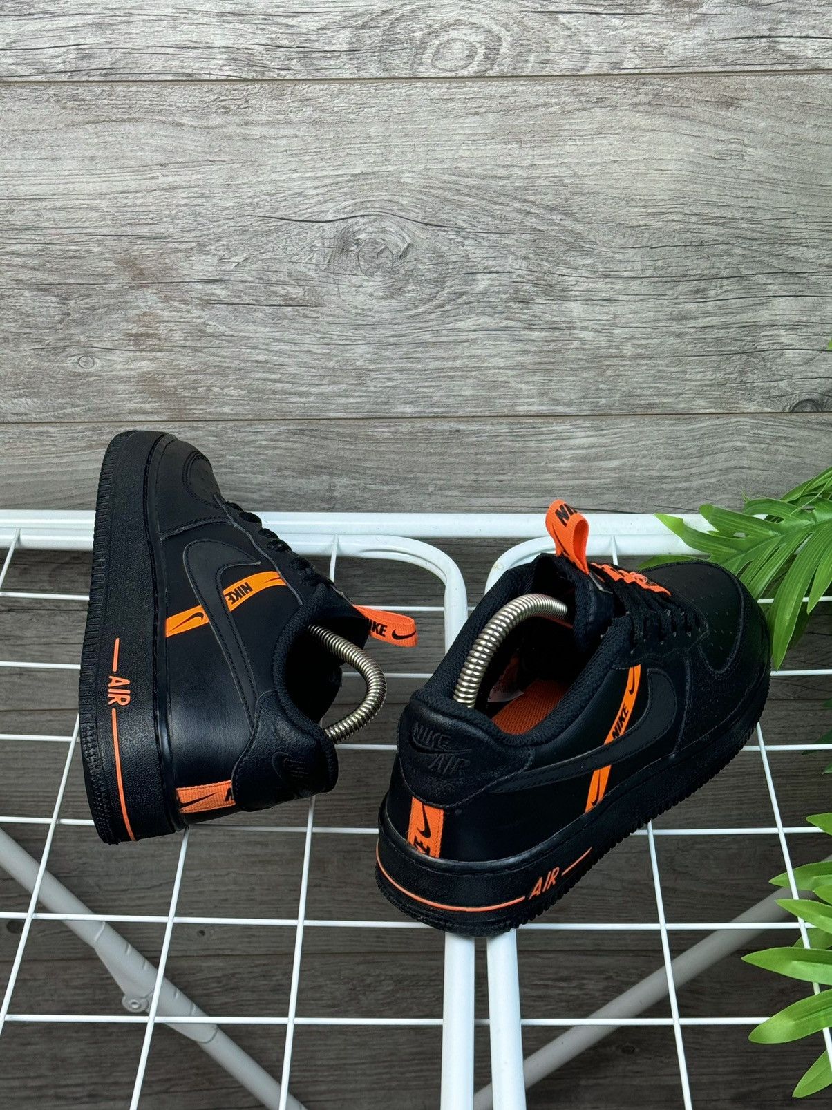 Nike NIKE AIR FORCE 1 LOW LV8 WORLDWIDE BLACK ORANGE СТ4683-001 Size US 8 / IT 38 - 9 Thumbnail