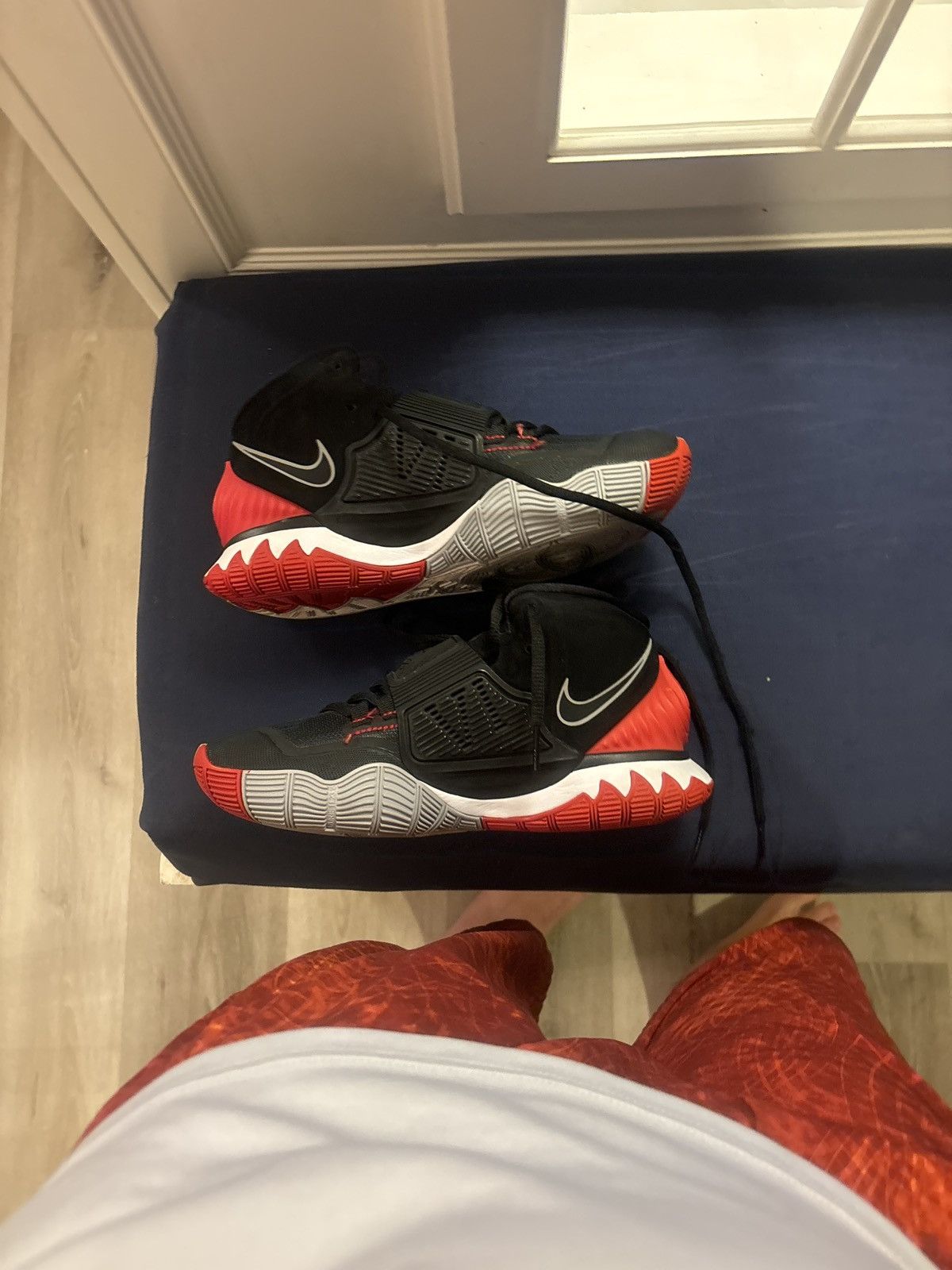 Nike Kyrie 6 GS Bred Gently Used Size 5Y No Box Size US 5 / EU 37 - 2 Thumbnail