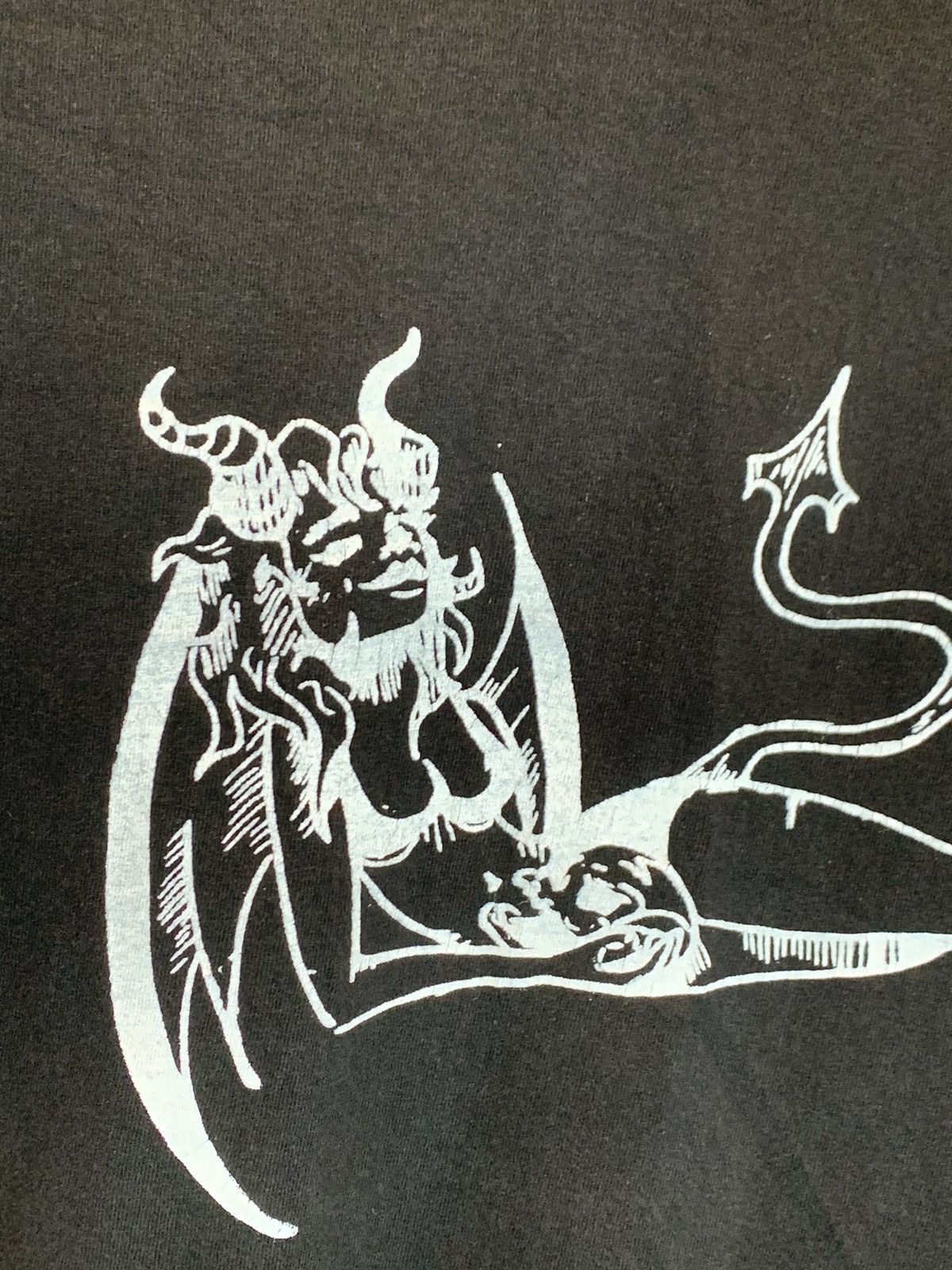 Vintage *RARE* Vintage 90’s Hot Devil Girl Pinup Sexy Art T-Shirt XL Size US XL / EU 56 / 4 - 3 Thumbnail