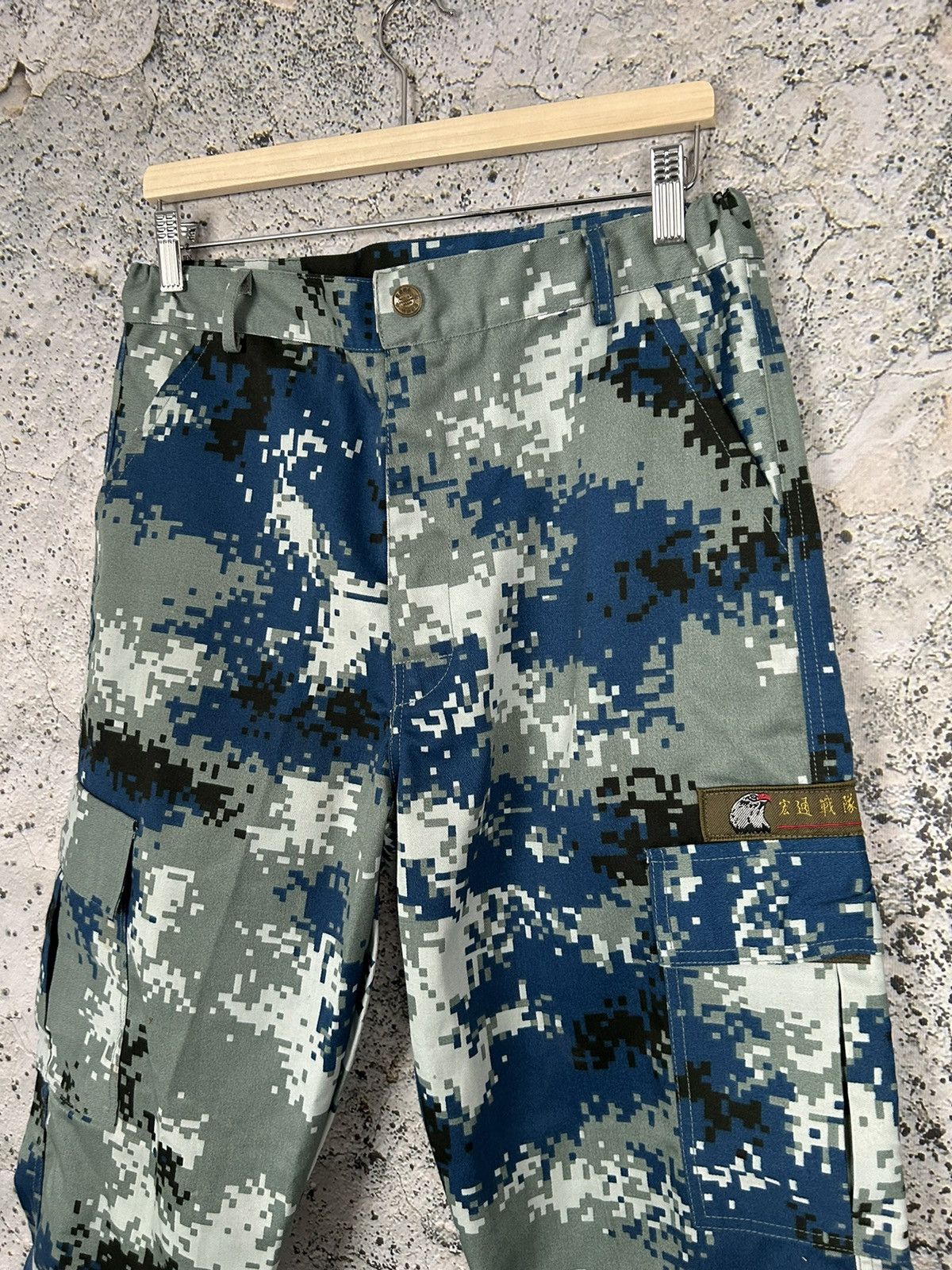 Vintage Vintage Pixel Camo Blue Cargo Pants Japanese Hype Skate Size US 34 / EU 50 - 3 Thumbnail