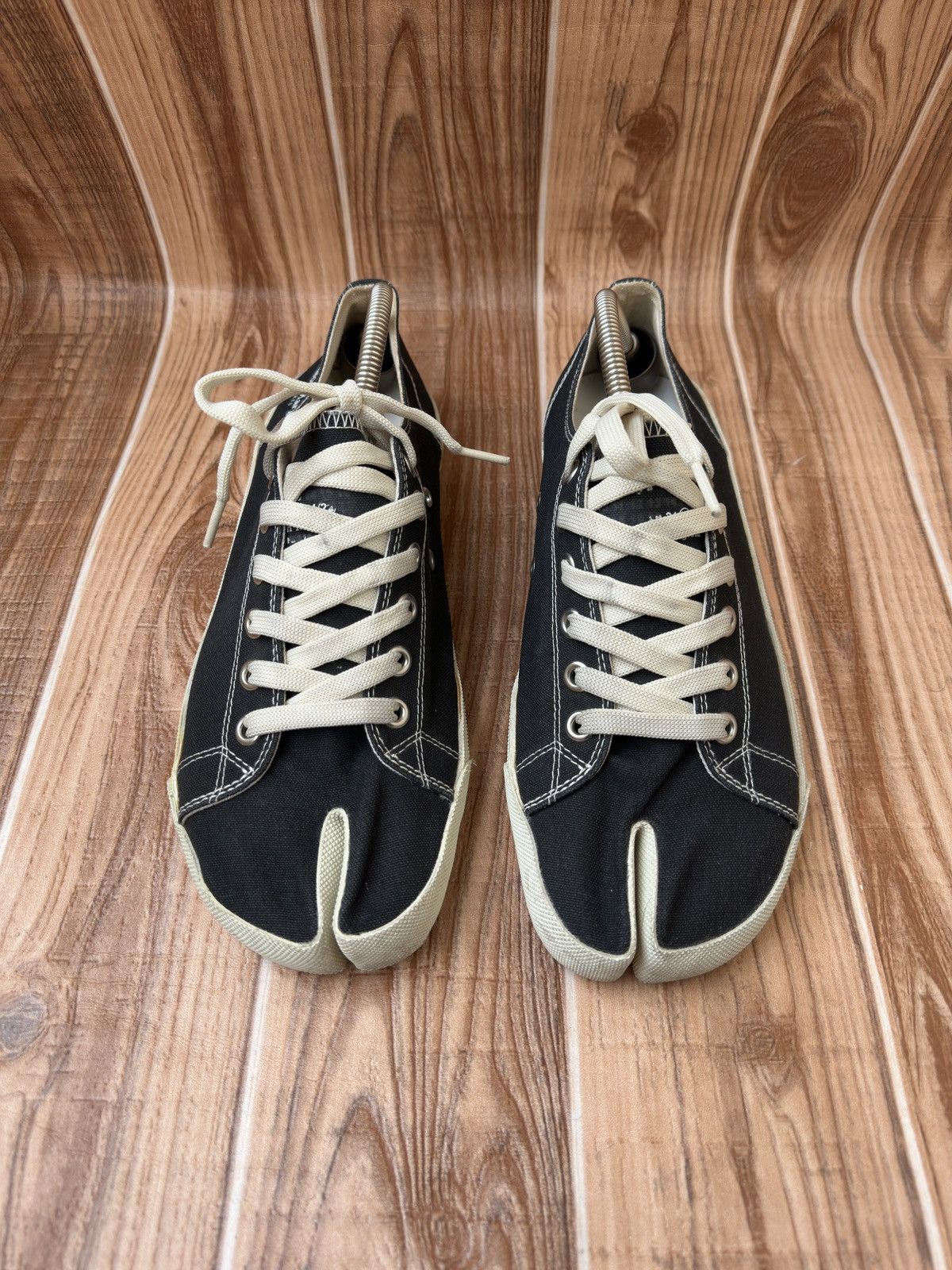 Maison Margiela Maison Margiela Canvas 'Tabi' Lowtops Size US 10 / EU 43 - 1 Thumbnail