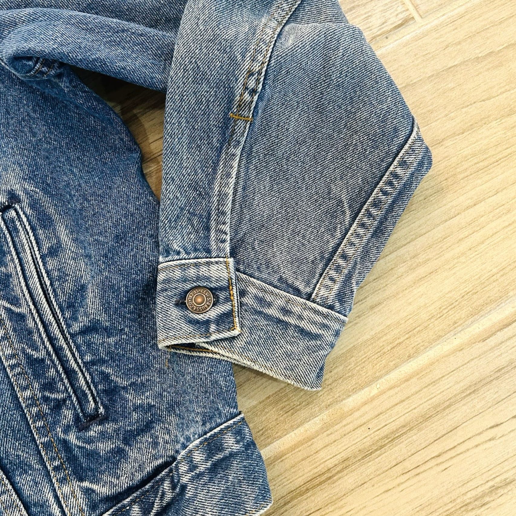 VINTAGE Levi's Denim Blue Jean TRUCKER Jacket MENS 44 Made In USA 70506-0216