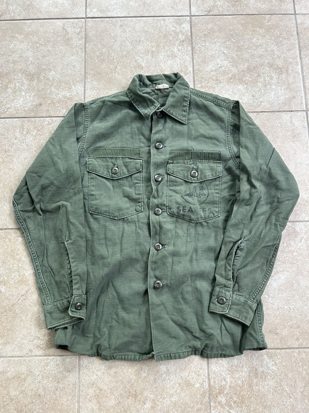 Vintage Vintage 1970s Vietnam Seabees Fatigue Print Shirt Size US S / EU 44-46 / 1 - 1 Thumbnail