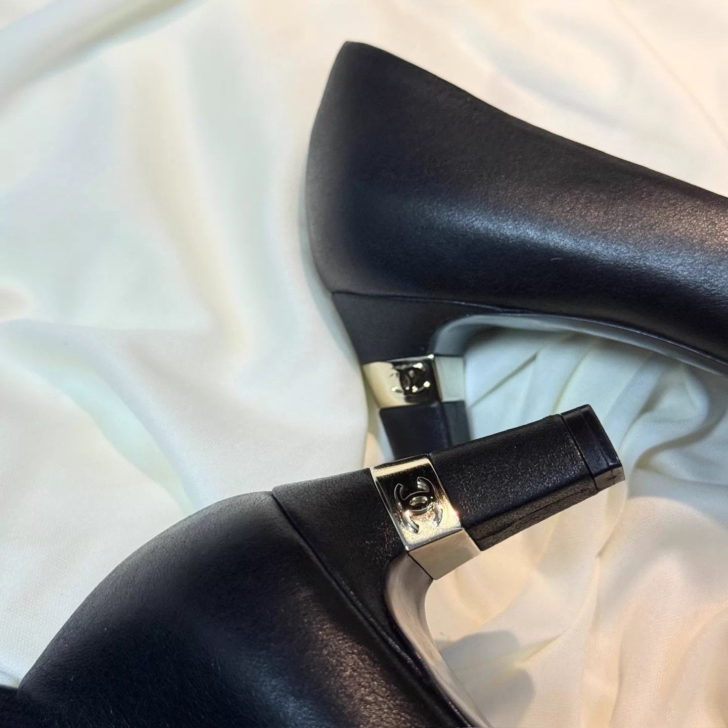Chanel CHANEL Women's Black Mary Jane Heels 35 99 New Size US 4.5 / IT 34.5 - 8 Thumbnail