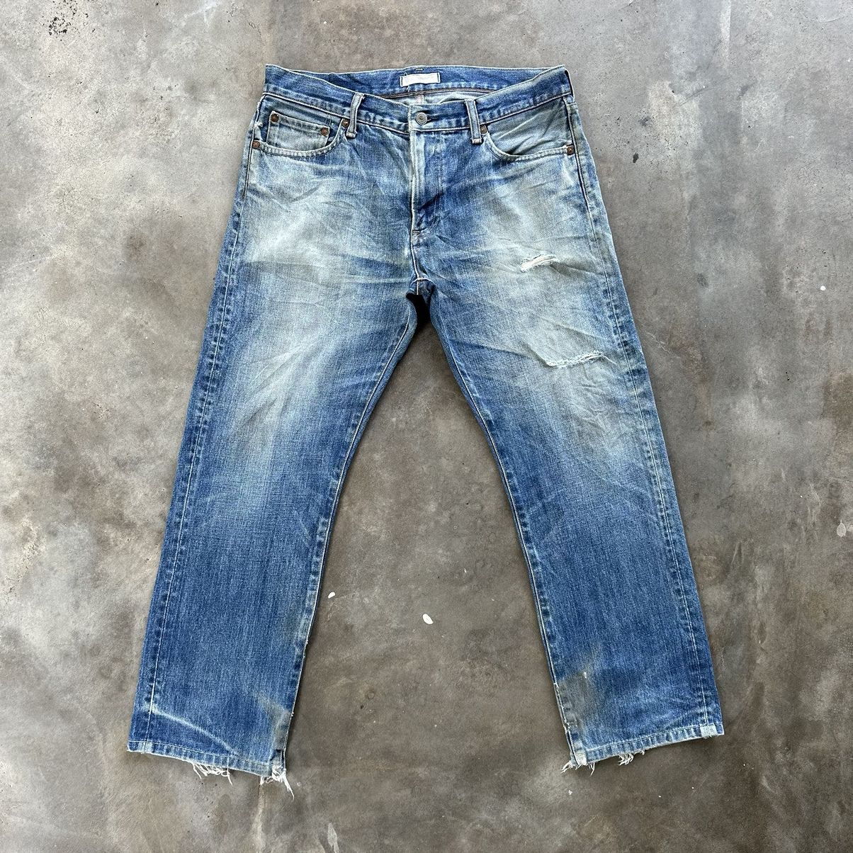 Japanese Brand Vintage Japanese Distressed Faded Denim Jean Pant W34 Size US 34 / EU 50 - 1 Thumbnail