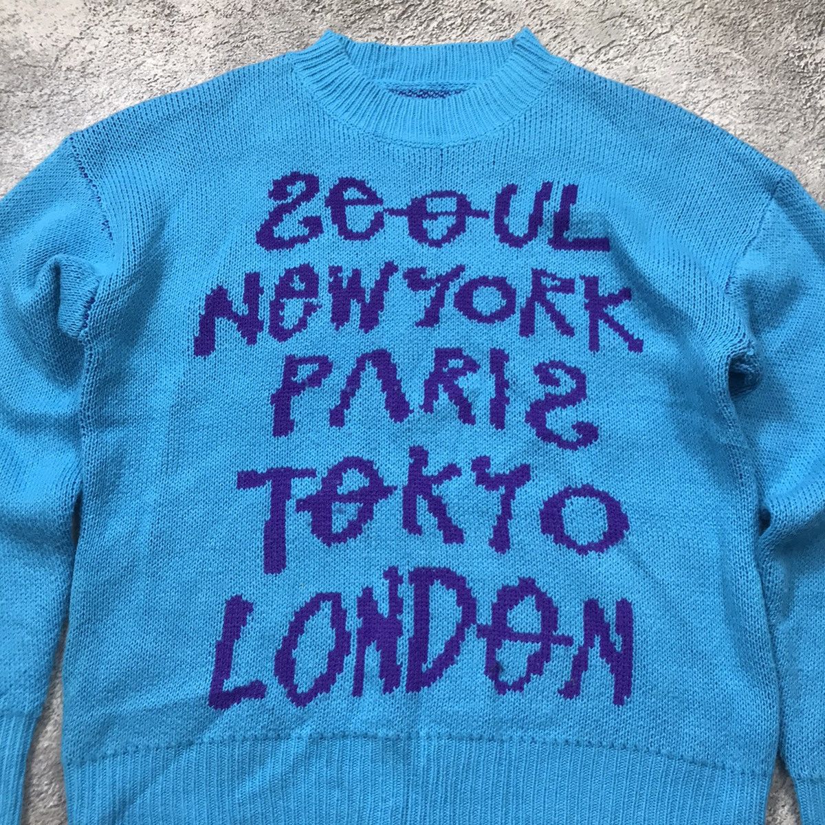 Vintage Vintage Y2K Graphic Sweater Seoul New York Paris Tokyo Londo Size US S / EU 44-46 / 1 - 3 Thumbnail