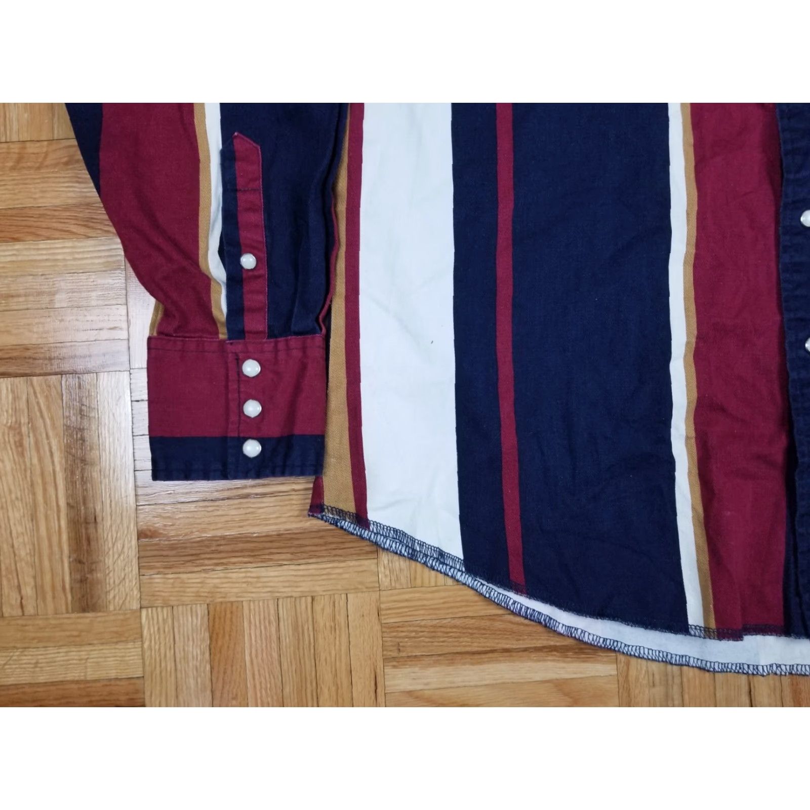 Wrangler VINTAGE Wrangler Western COWBOYS PEARL SNAP Striped Brushpopper SHIRT XL blue cotton Men Regular Shirt XL blue striped Western vintage Wrangler Mens Size US XL / EU 56 / 4 - 5 Thumbnail
