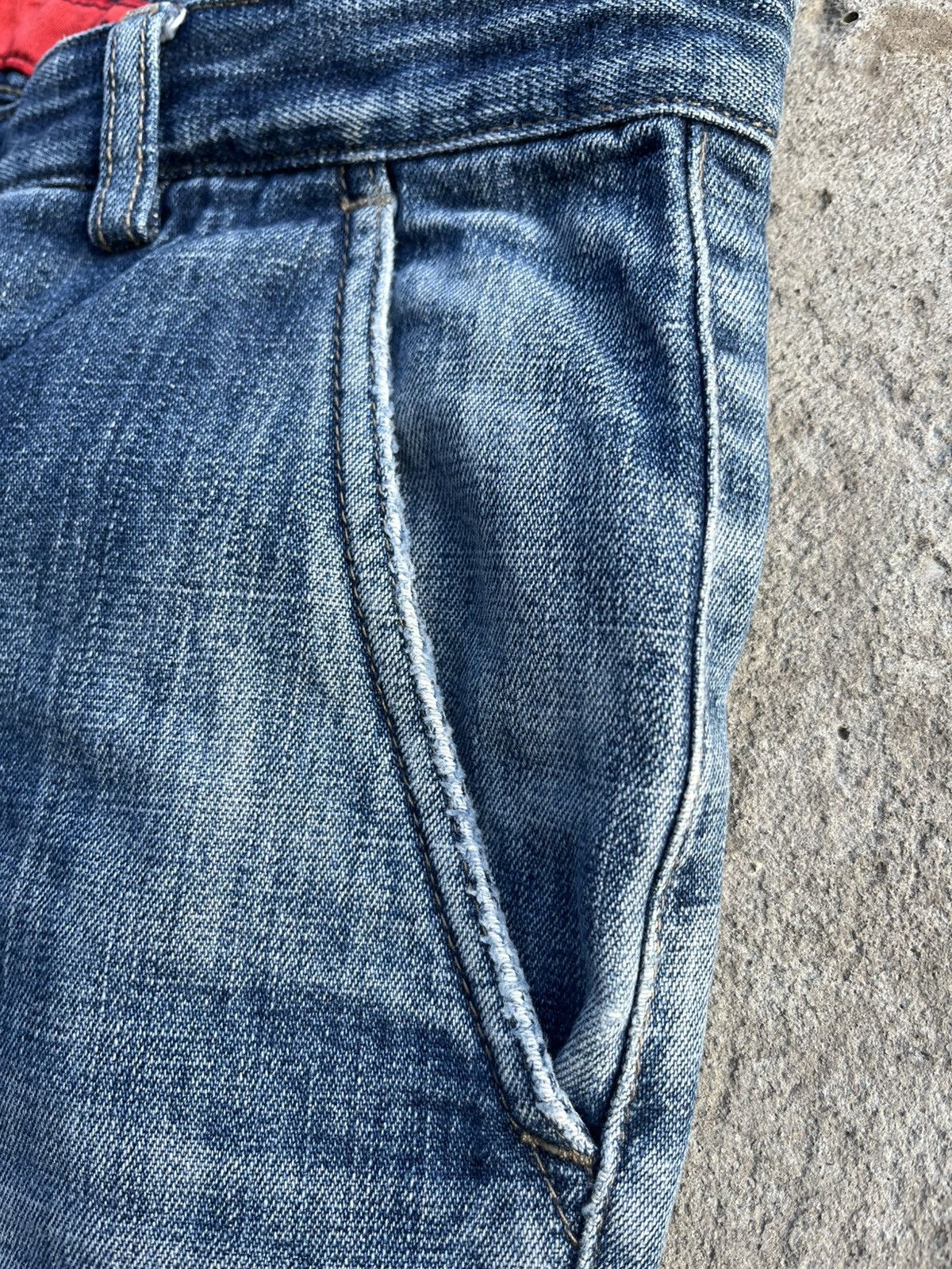Burberry BURBERRY Vintage Distressed Faded Straight Fit Denim Jeans Size US 32 / EU 48 - 14 Thumbnail