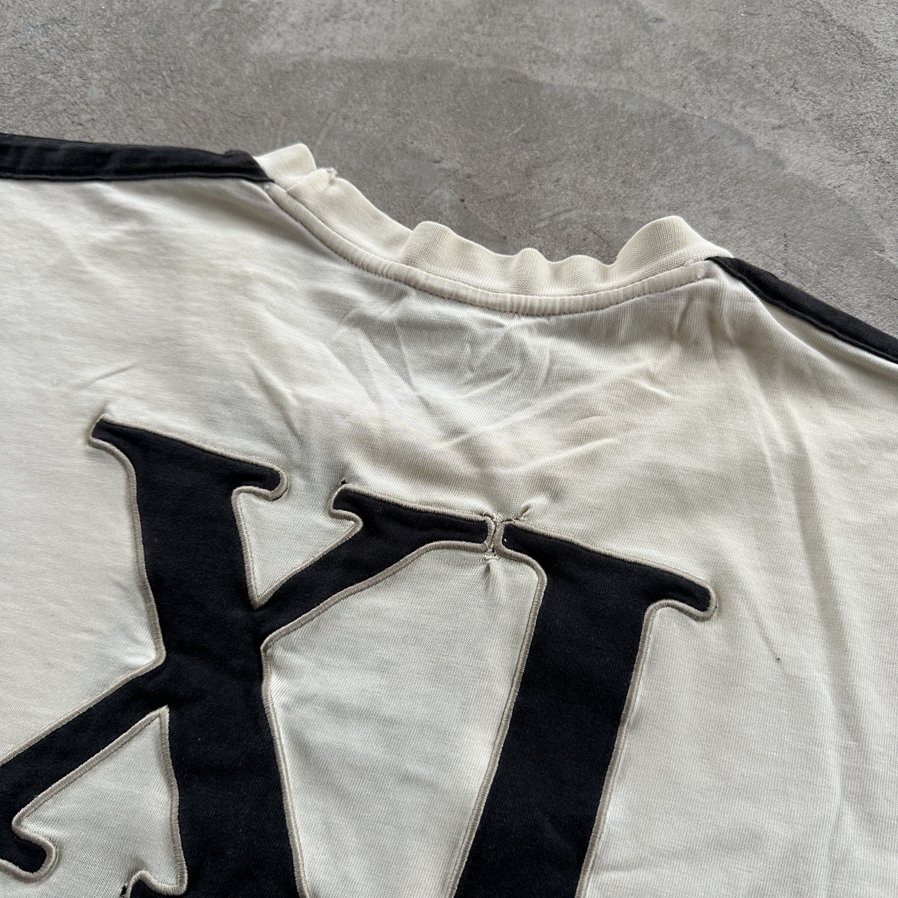 Nike Vintage Nike Juventus Long Sleeve Tee Centre Logo Faded XL Size US XL / EU 56 / 4 - 15 Thumbnail