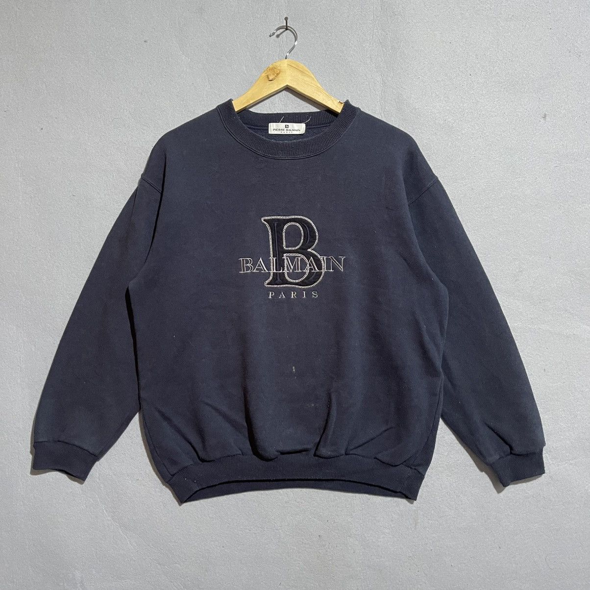 Pierre Balmain Vintage 90s Pierre Balmain Paris Logo Sweatshirt Navy Size US L / EU 52-54 / 3 - 1 Thumbnail