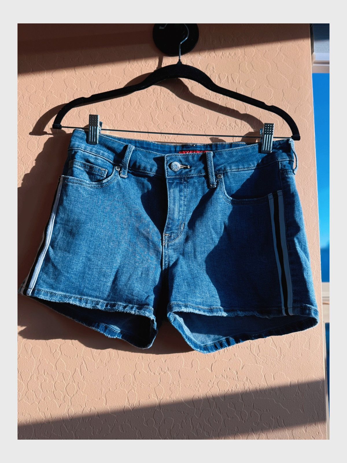 Guess GUESS Denim Shorts with Side Stripes - Sporty Retro Vibe Size 27" / US 4 / IT 40 - 1 Thumbnail