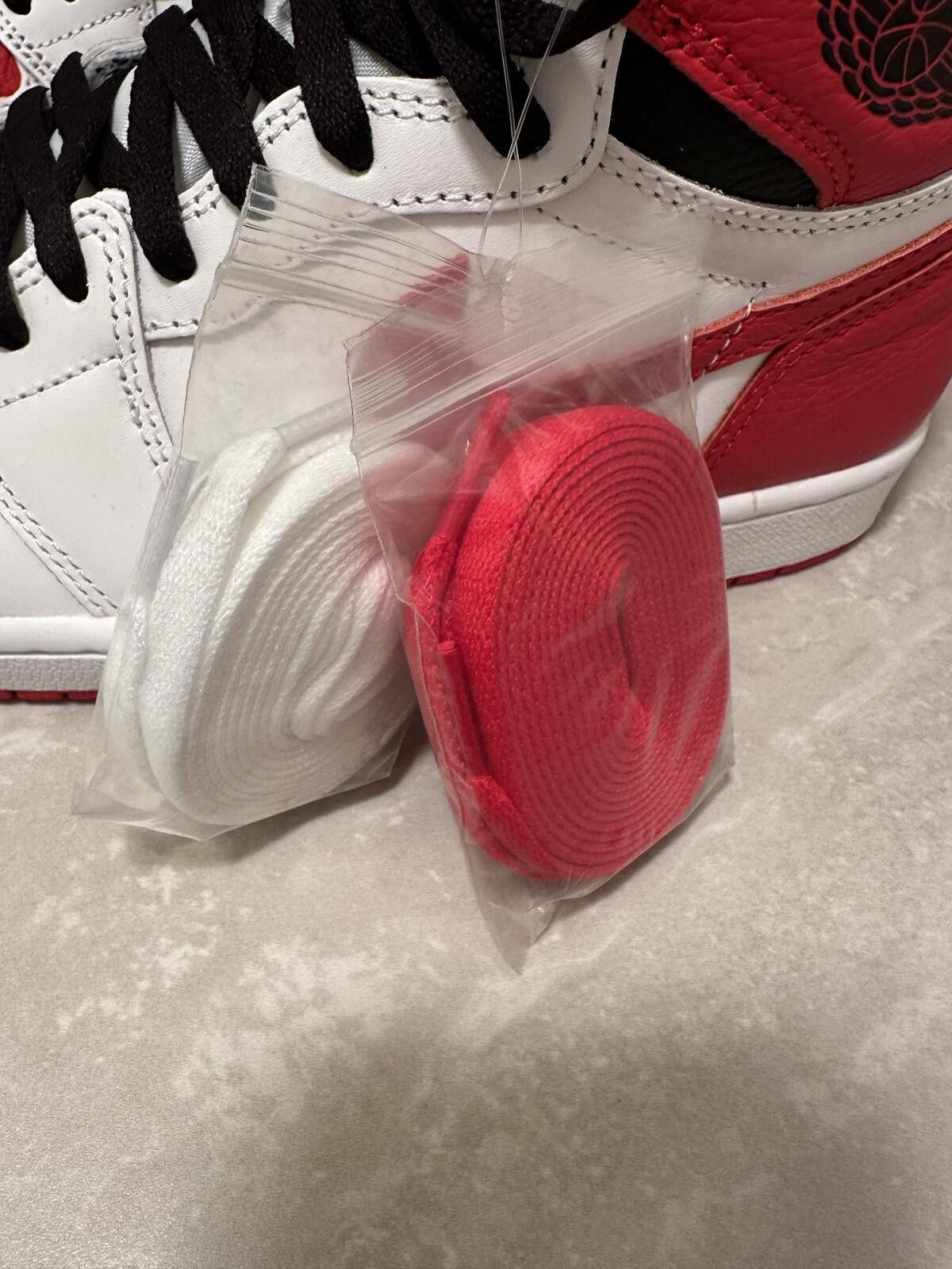Jordan Brand Nike Air Jordan 1 Retro High OG Heritage Chicago sneakers 9 Size US 9 / EU 42 - 4 Thumbnail