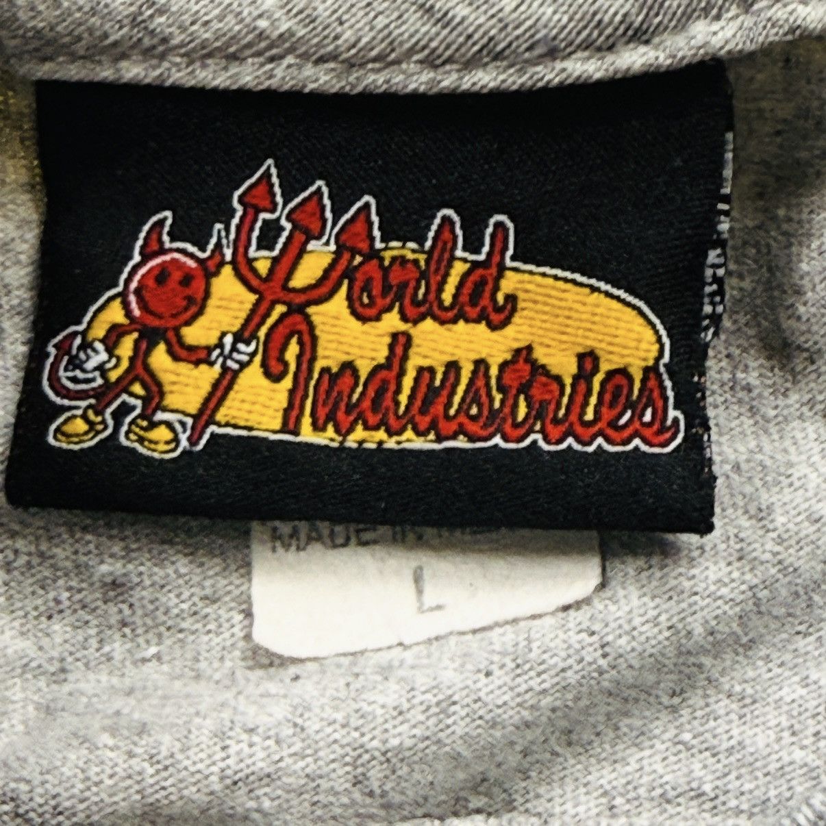 World Industries Vintage WORLD INDUSTRIES Flame Logo T-Shirt - Gray Size US M / EU 48-50 / 2 - 5 Thumbnail