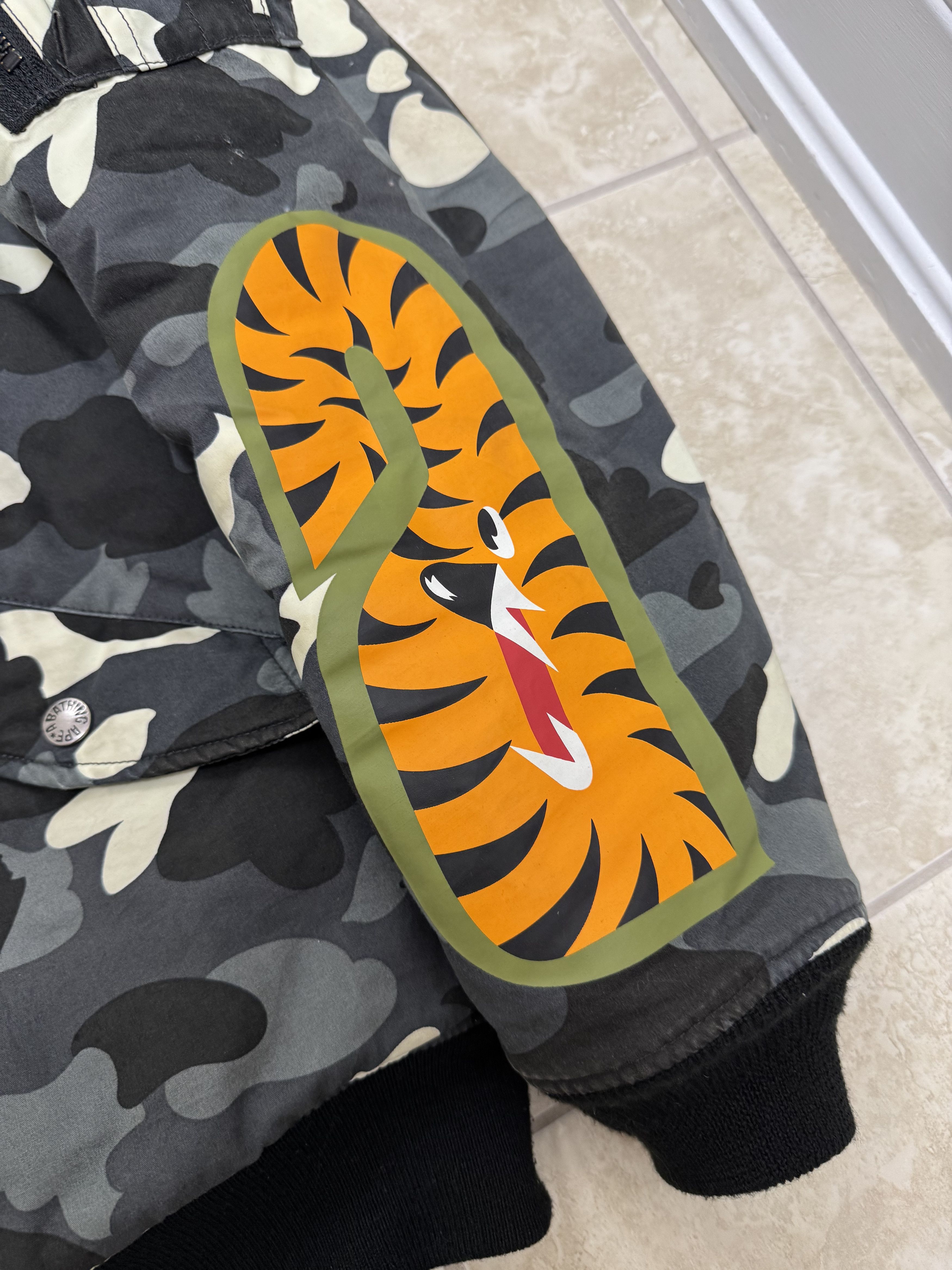 Bape Bape Grey Camo Shark Bomber Jacket Size US L / EU 52-54 / 3 - 3 Thumbnail