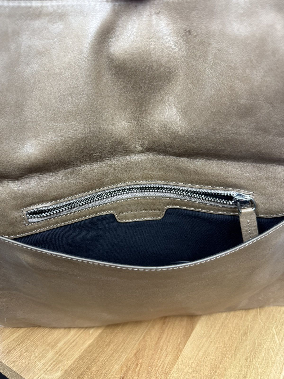 Diesel Black Gold 2000s Diesel Black Gold Leather ClatchBag Size ONE SIZE - 11 Thumbnail