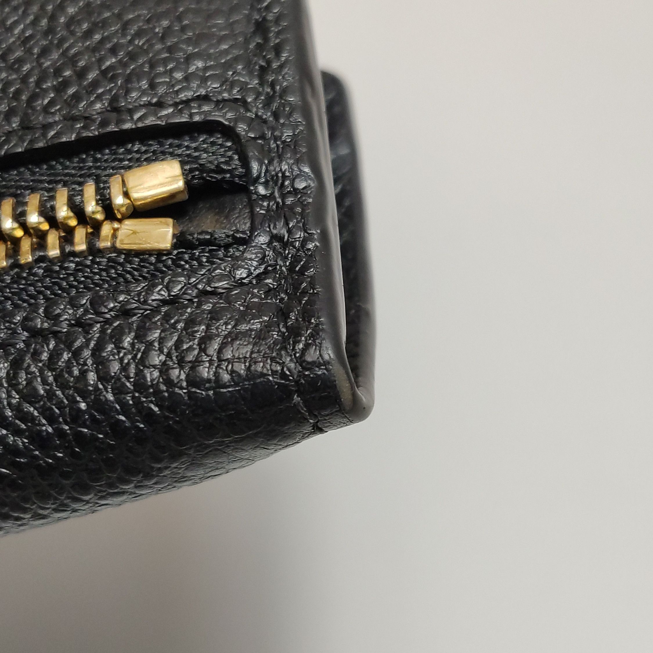 Louis Vuitton Louis Vuitton (LV) Cowhide solid color embossed old flower Size ONE SIZE - 8 Thumbnail
