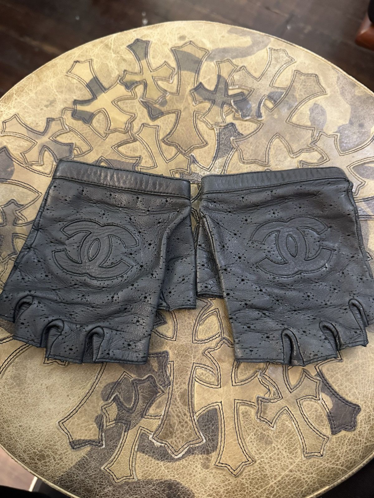 Chanel Chanel CC black leather fingerless gloves Size ONE SIZE - 1 Thumbnail
