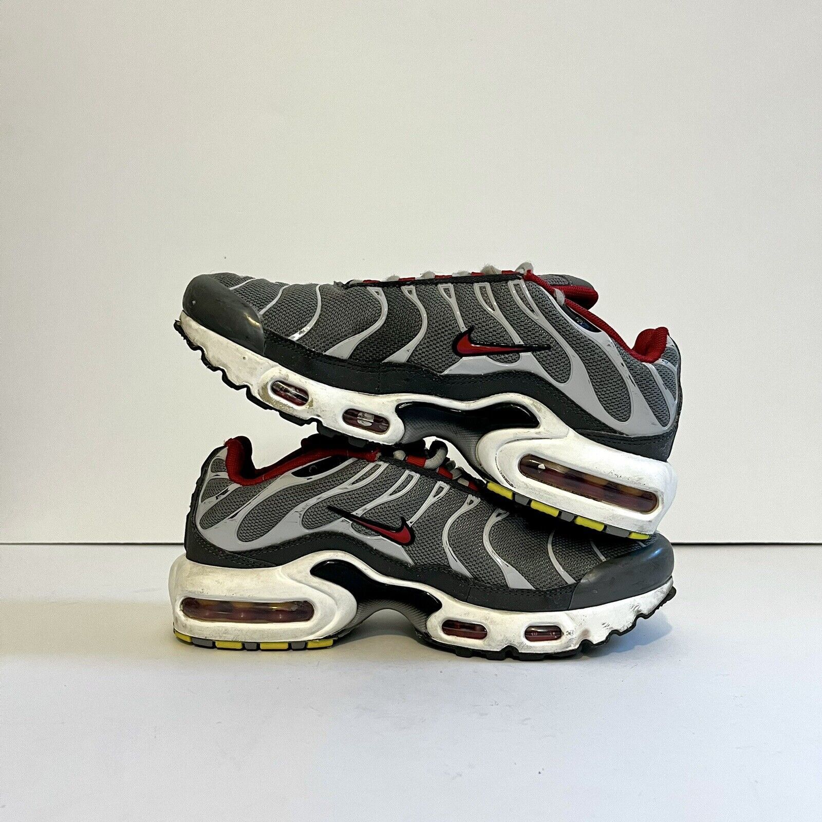 Nike 2019 Nike Air Max Plus TN GS Grey Red CD0609-005 Rare Sz 4Y Size US 5.5 / IT 35.5 - 6 Thumbnail
