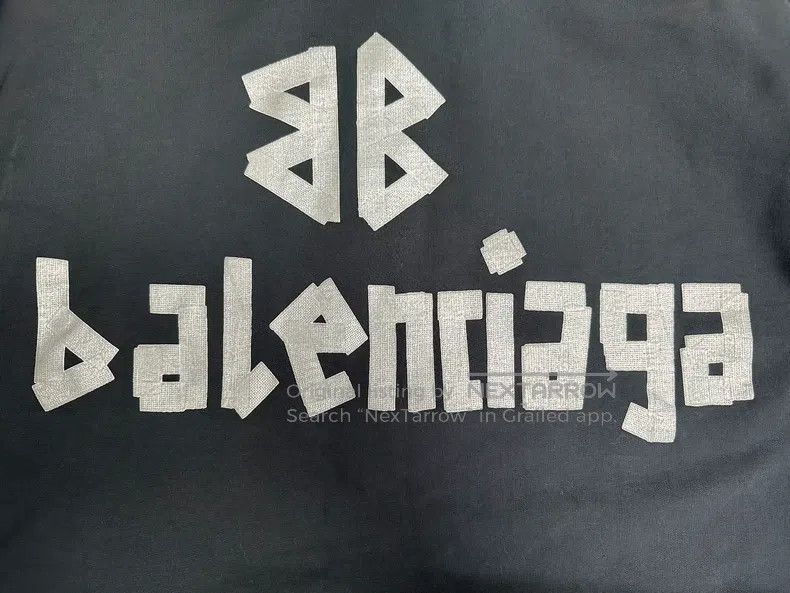 Balenciaga Balenciaga Logo Embossed Long Sleeve Crewneck Sweatshirt Size US L / EU 52-54 / 3 - 3 Thumbnail