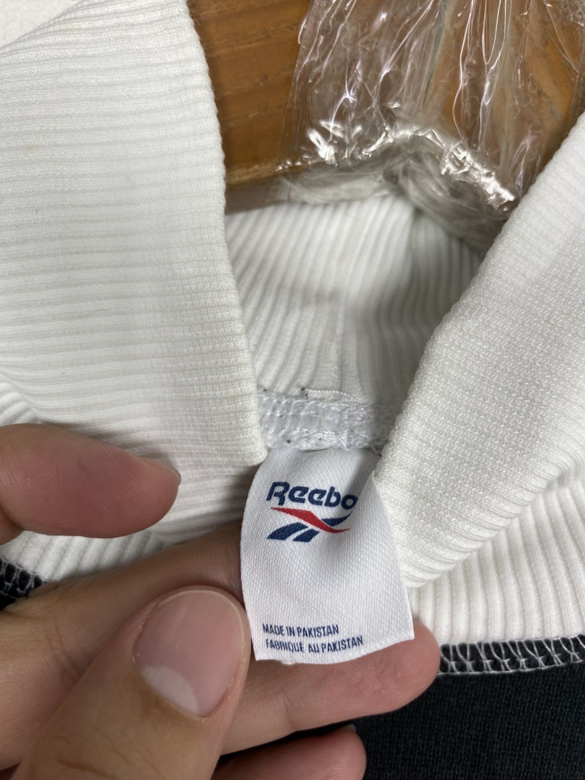 Reebok Rare‼️ Reebok Crop Sweatshirt Pullover Small Logo Size S / US 4 / IT 40 - 5 Thumbnail