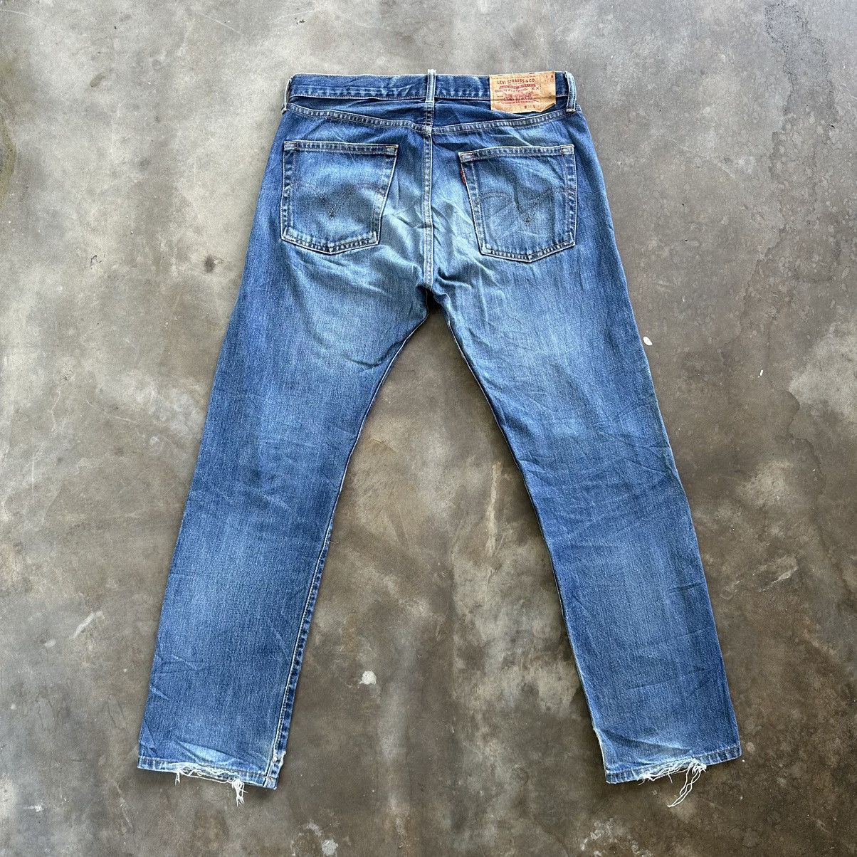 Jean × Levi's × Vintage Vintage Levi’s 505 Distressed Faded Denim Jean Pant W34 Size US 34 / EU 50 - 10 Thumbnail