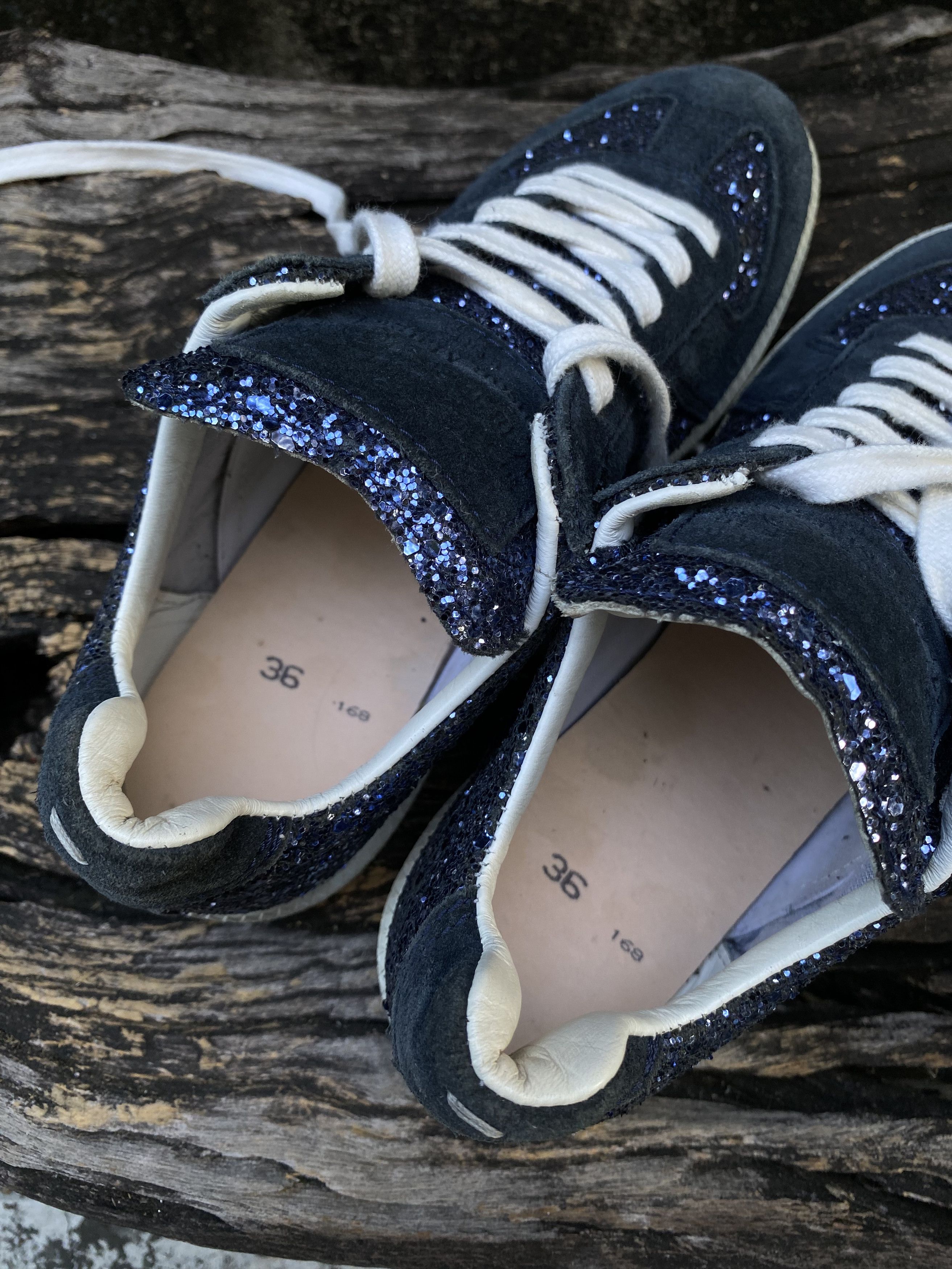 Maison Margiela Maison Margiela Replica Glitter Navy Sneakers EU36 Size US 6 / IT 36 - 10 Thumbnail