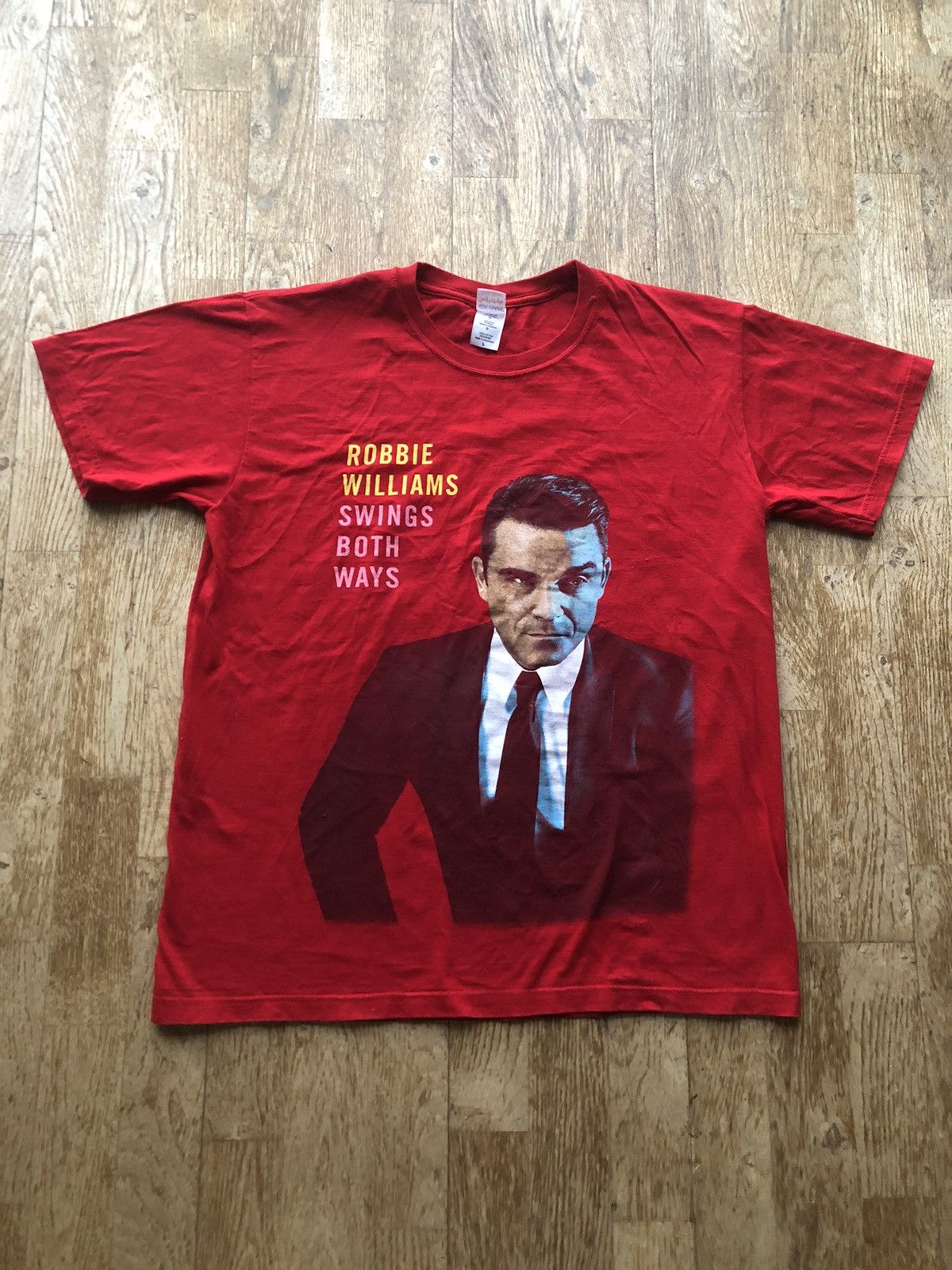 Vintage ROBBIE WILLIAMS SWINGS BOTH WAYS TEE SHIRT Size US L / EU 52-54 / 3 - 1 Thumbnail