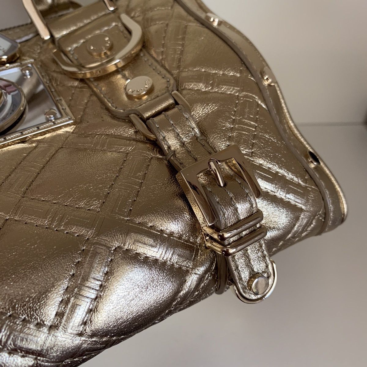 Versace Versace gold quilted leather bag Size ONE SIZE - 7 Thumbnail