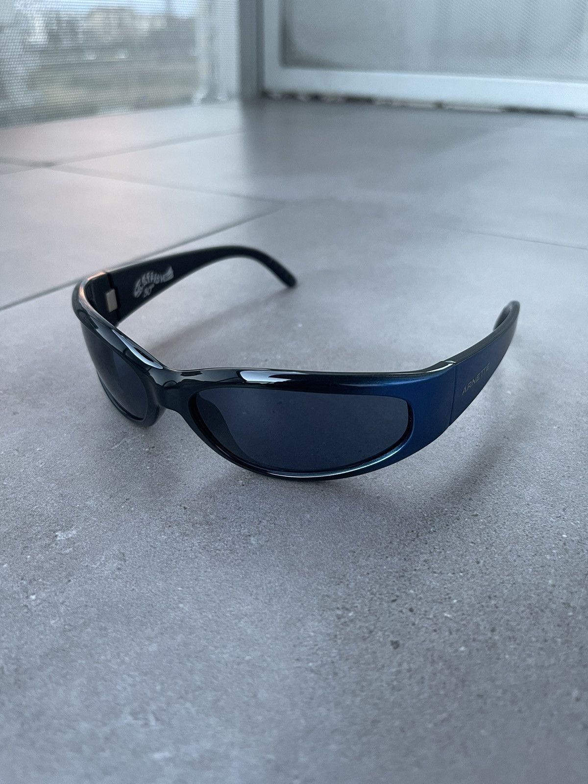 Arnette Arnette Catfish 4302-2818/80 Ombre Black Blue Sunglasses Size ONE SIZE - 6 Thumbnail