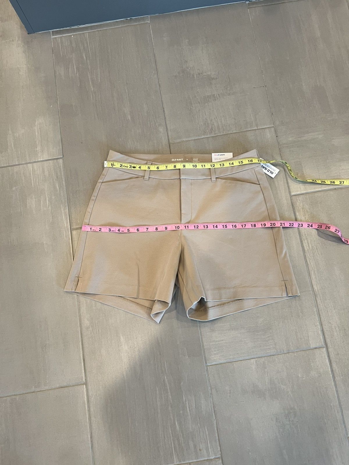 Old Navy New Old Navy tan Woman’s Shorts Size 12 Size 34" / US 12 / IT 48 - 5 Thumbnail