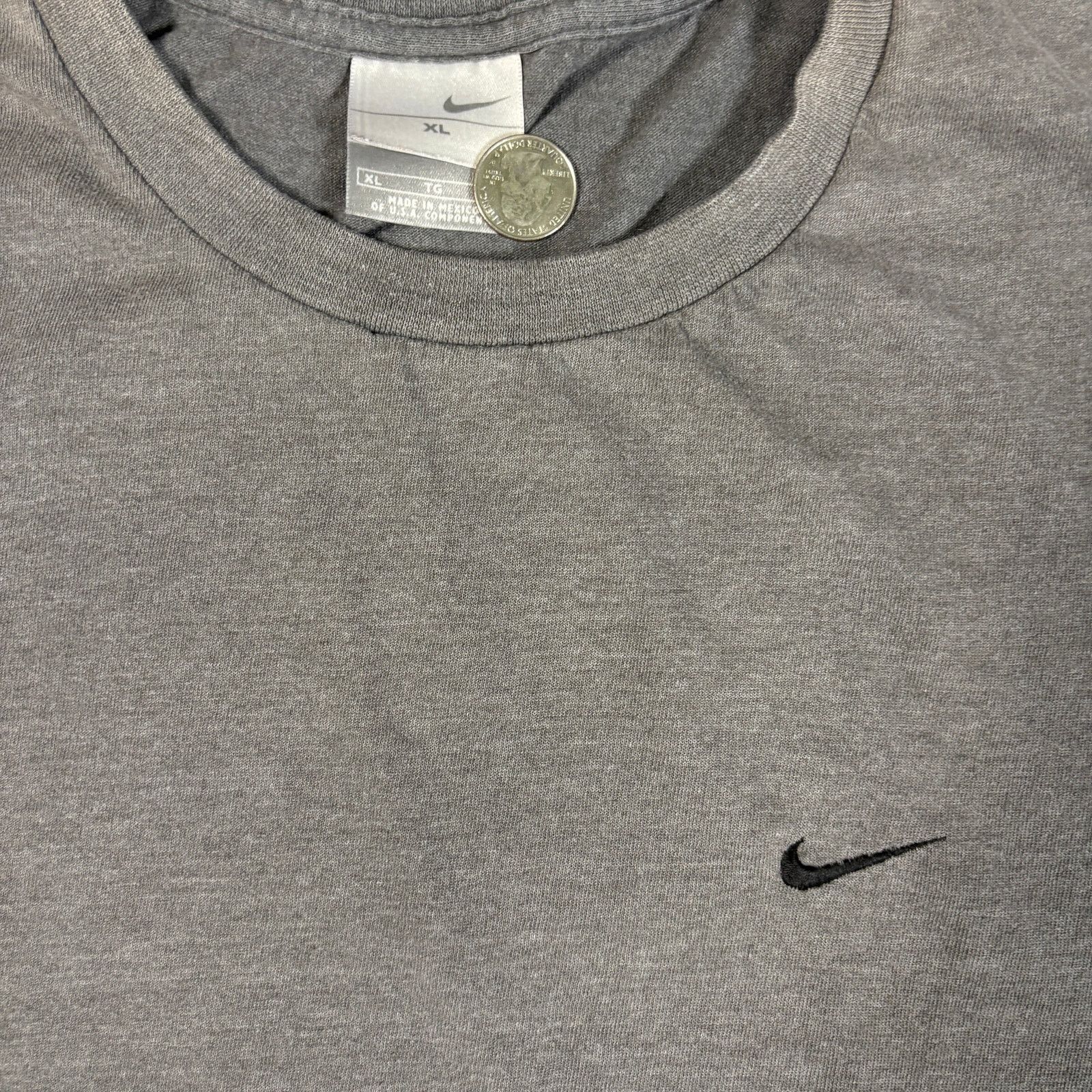 Nike vintage 90s nike logo gray tshirt black swoosh logo XL retro Size US XL / EU 56 / 4 - 3 Thumbnail