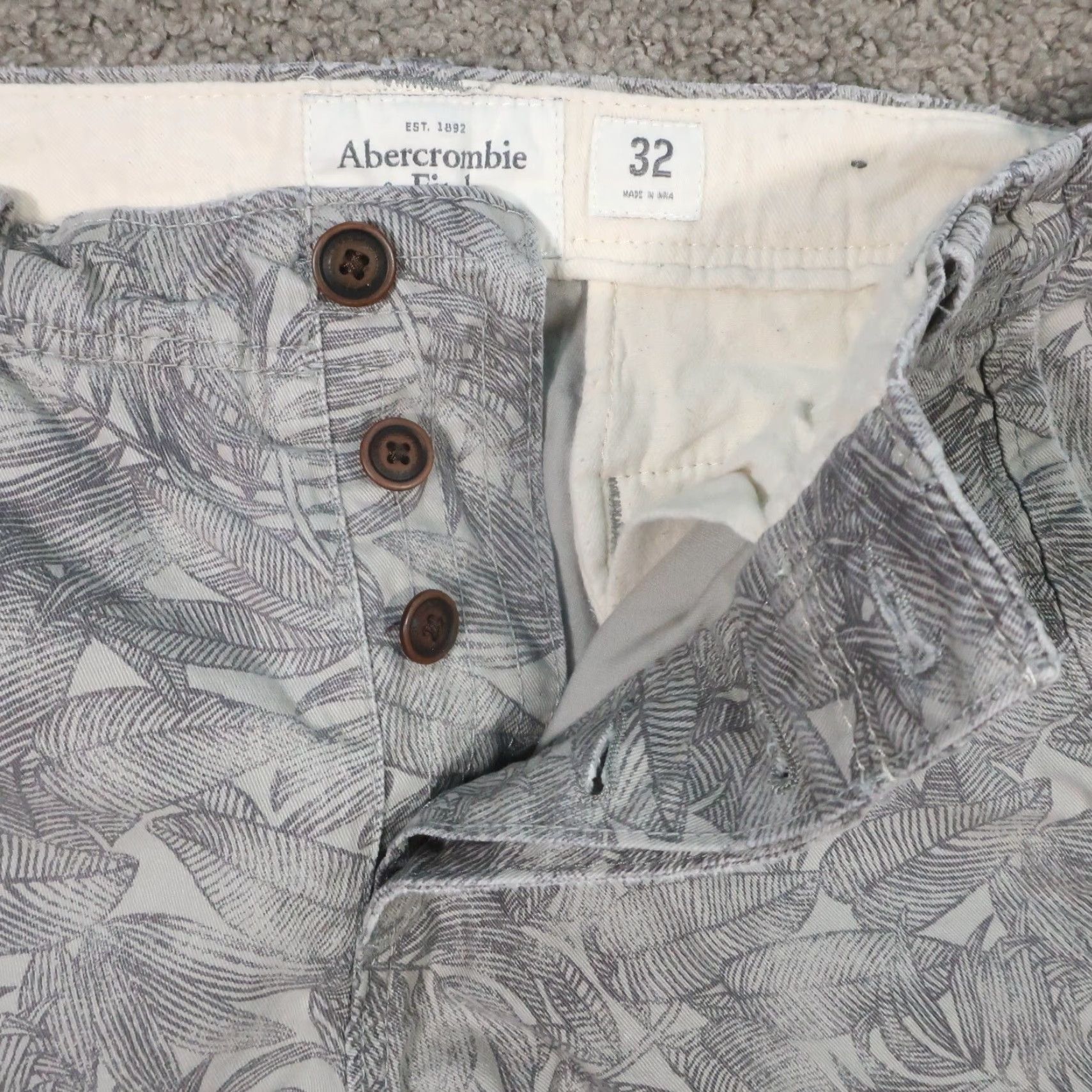Abercrombie & Fitch VINTAGE Abercrombie & Fitch Chino Shorts Men 32 Gray Floral Button Fly Classic Cargo Pocket Belt Loops 10 in Inseam Size US 32 / EU 48 - 4 Thumbnail