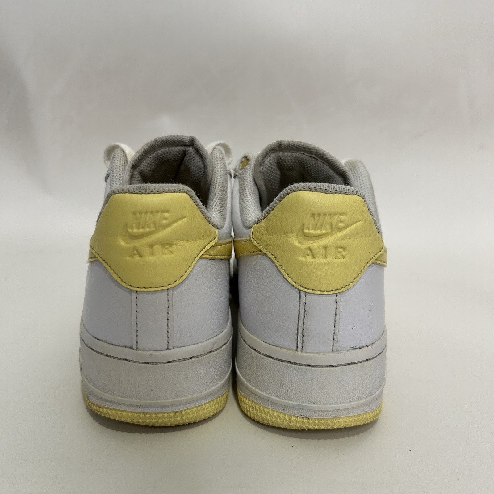 Nike Nike Air Force 1 ‘07 WMNS “Bicycle Yellow White” Size US 7.5 / IT 37.5 - 5 Thumbnail