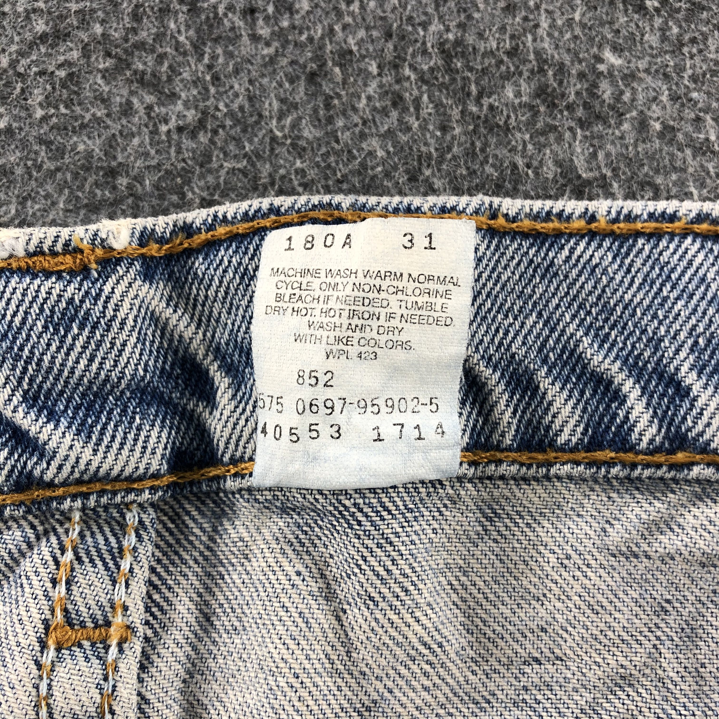 Levi's Vintage 90s Light Wash Levis Jeans-J1233 Size US 35 - 10 Thumbnail