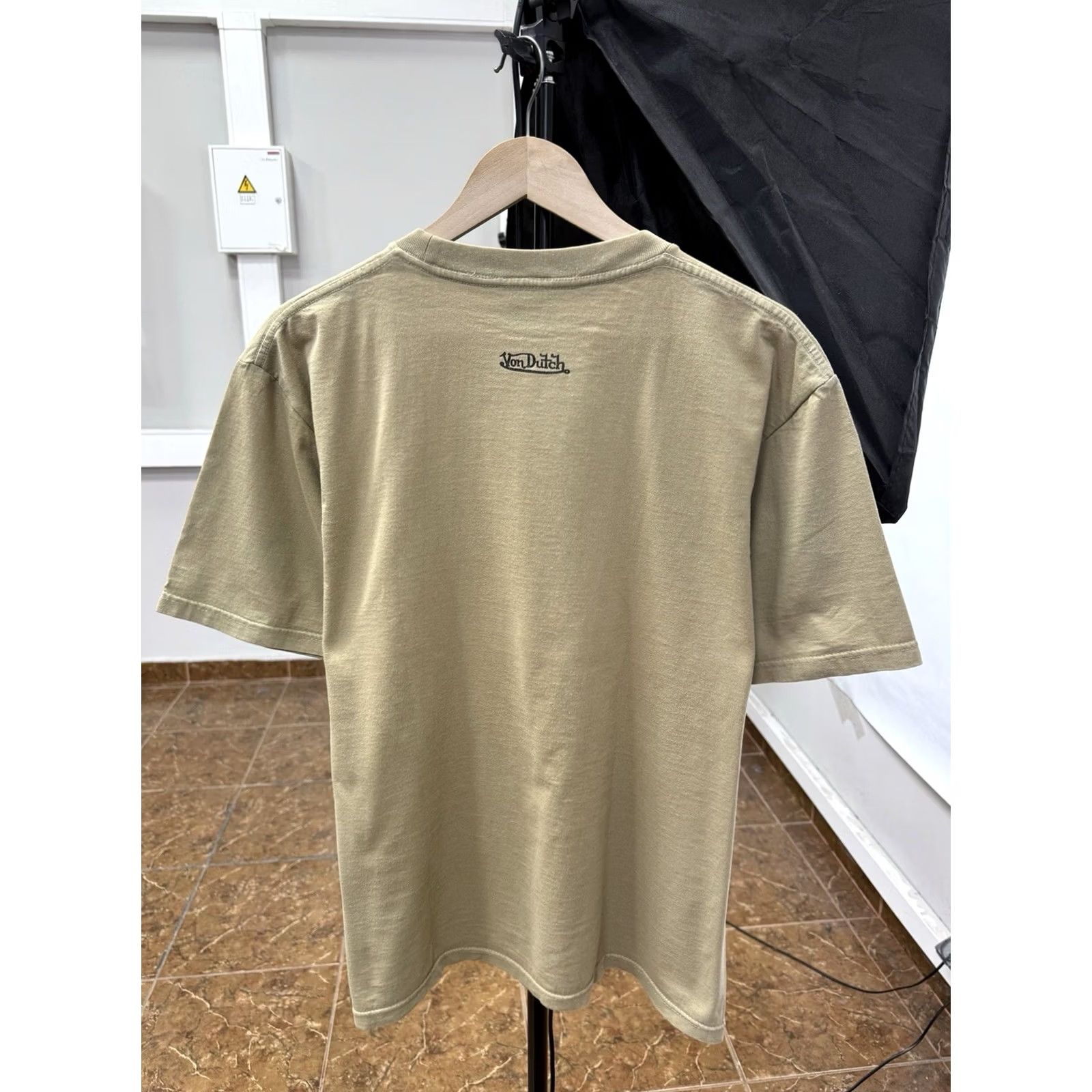 Von Dutch VINTAGE Von Dutch T-Shirt 90s Kenneth Howard Rare Retro Beige XL Mens Size US XL / EU 56 / 4 - 2 Thumbnail