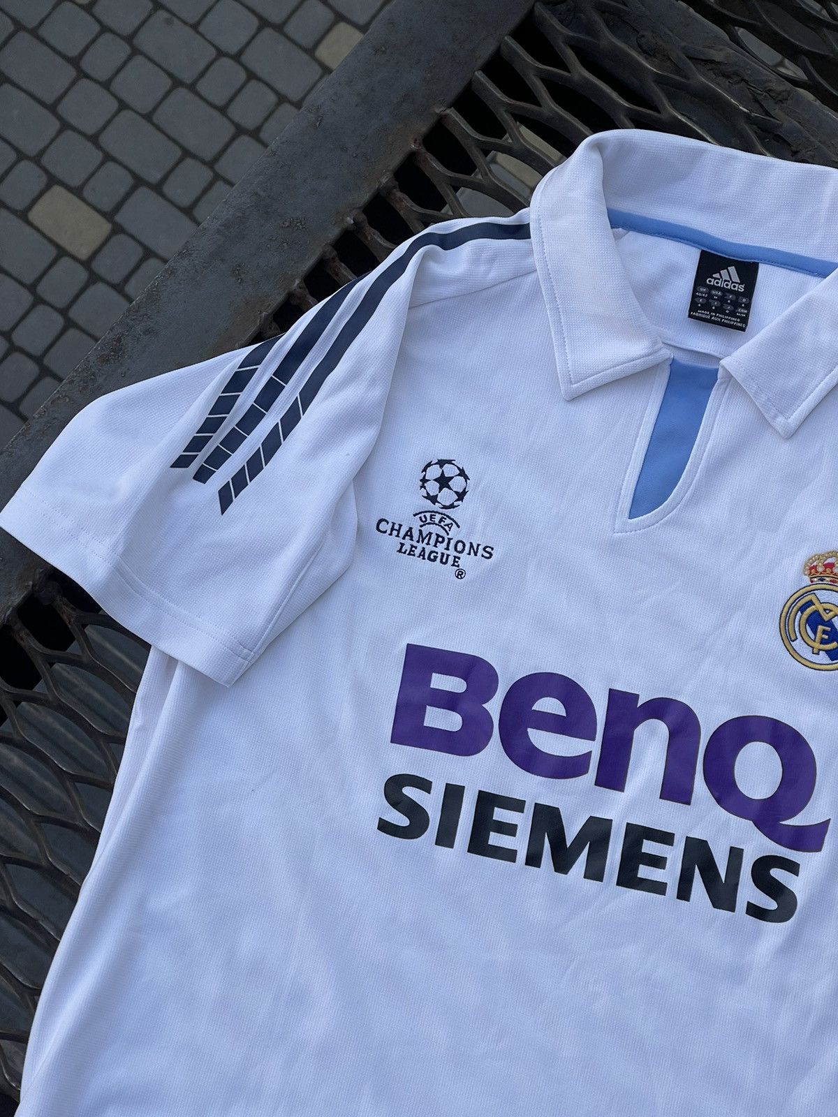 Adidas 2005 Adidas Real Madrid vintage soccer jersey galacticas Size US M / EU 48-50 / 2 - 5 Thumbnail