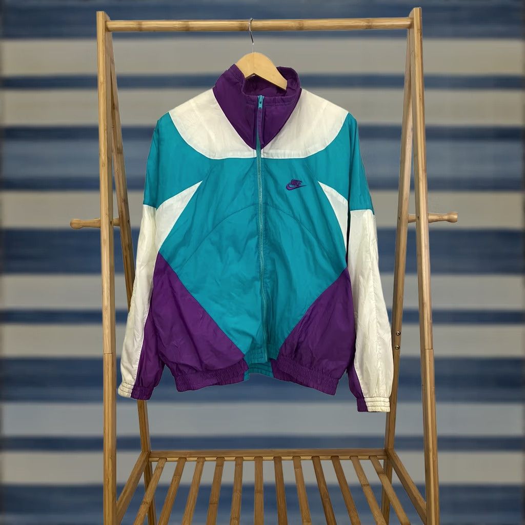 Nike VTG Nike 80s Windbreaker Jacket Full Zip Swoosh Bold Colorful Hornets L Mens Size US L / EU 52-54 / 3 - 1 Thumbnail