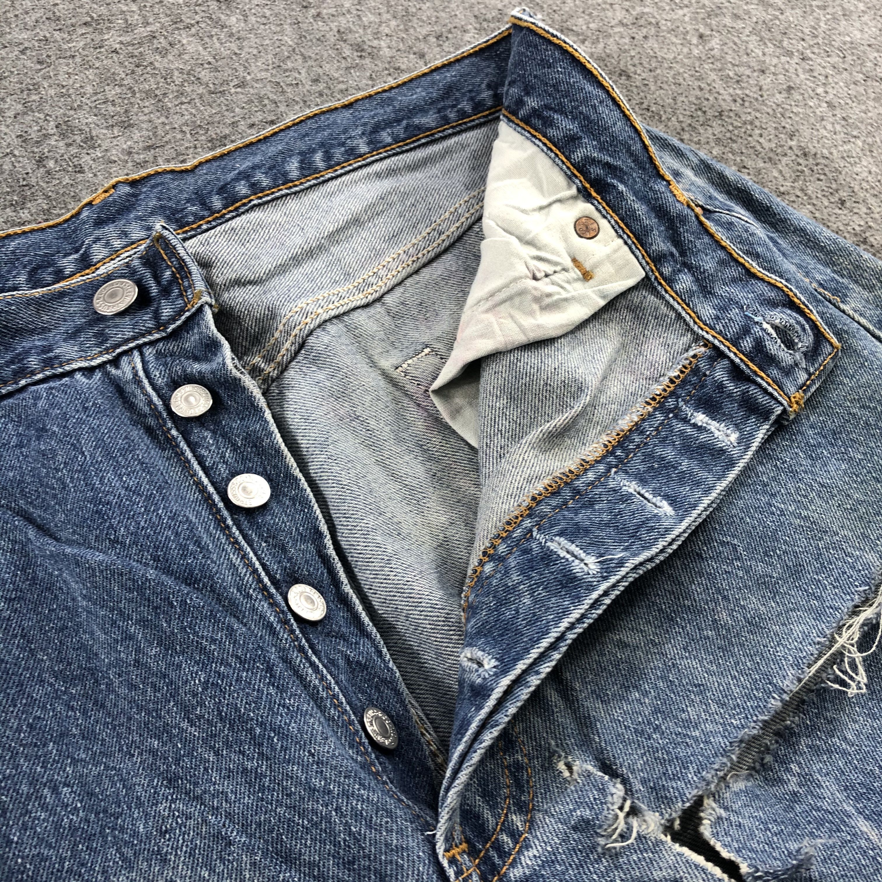 Levi's Vintage 90s Blue Wash Levis 501 Jeans-J1760 Size US 35 - 12 Thumbnail