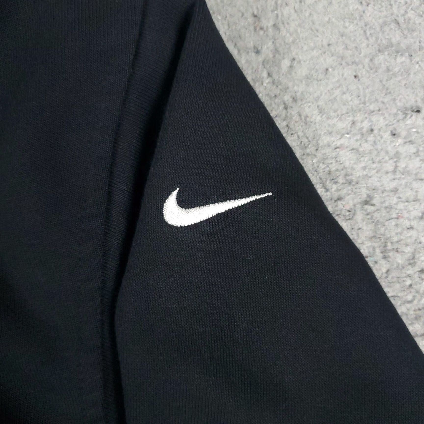 Nike Nike Mens Size Small Black Swoosh Casual Pullover Sweatshirt Size US S / EU 44-46 / 1 - 3 Thumbnail