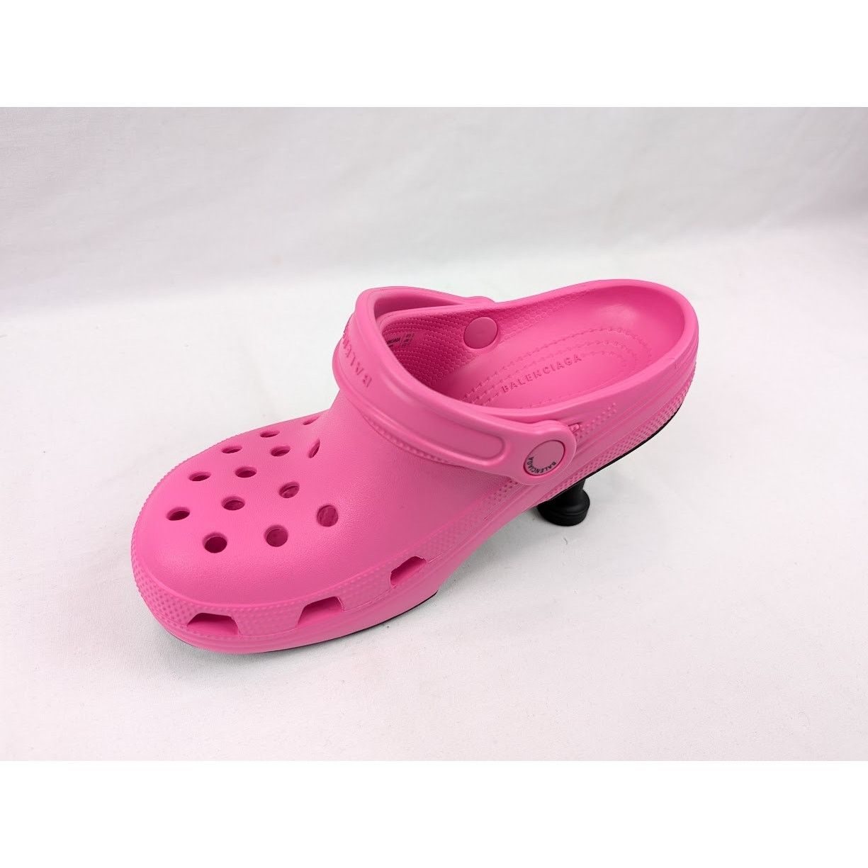 Balenciaga o1rshd1 Rubber Crocs Madame in Electric Pink Size US 6 / IT 36 - 8 Thumbnail
