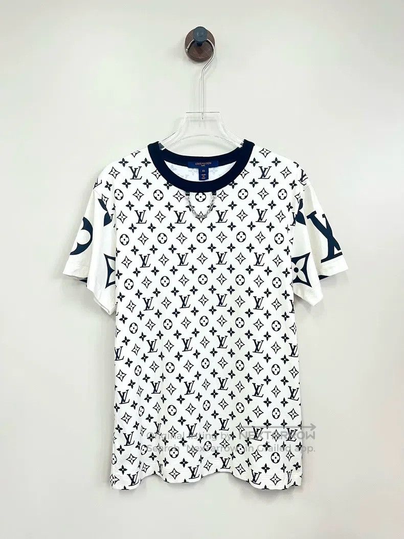 Louis Vuitton Louis Vuitton White old flower full logo chain short sleev Size US XS / EU 42 / 0 - 1 Thumbnail