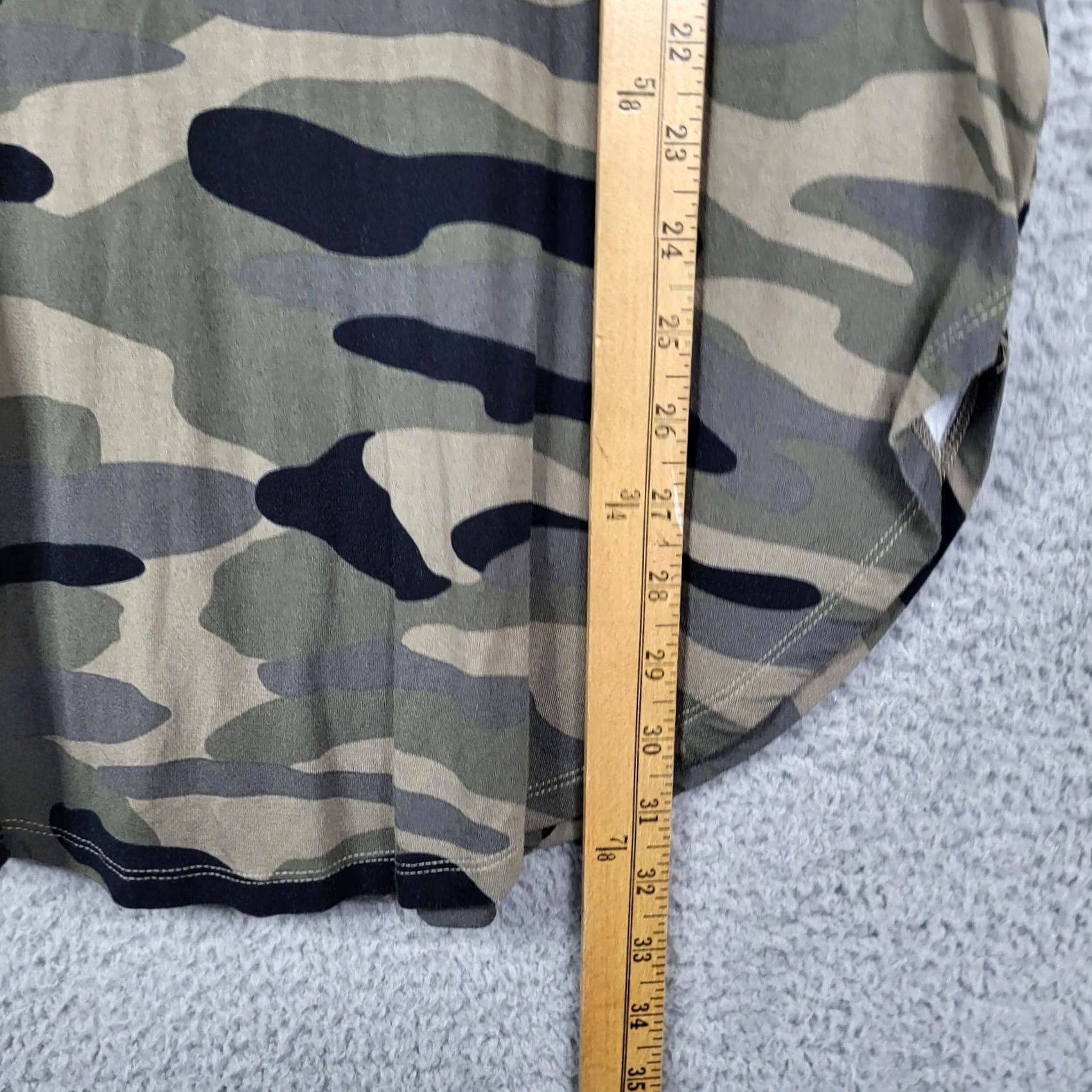 Torrid Torrid V-Neck CAMOFLAGE TOP Sz 1 T-Shirt Shirt Multicolor Knit Short Sleeve All Seasons Regular Women 90s Love Casual Modern Tops Size XS / US 0-2 / IT 36-38 - 2 Thumbnail