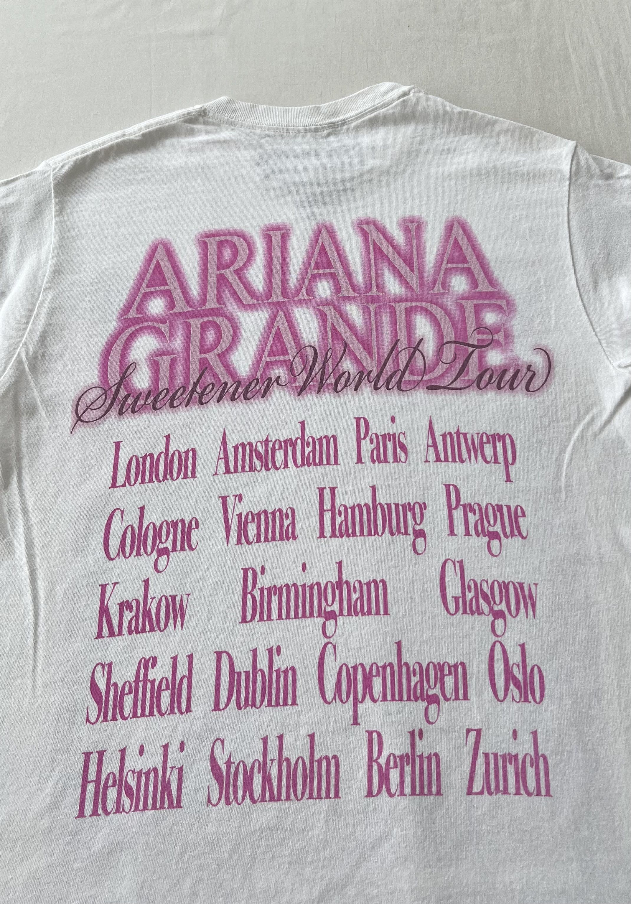 Band Tees Vintage Ariana Grande Sweetener World Tour 2019 T-shirt Size US S / EU 44-46 / 1 - 8 Thumbnail