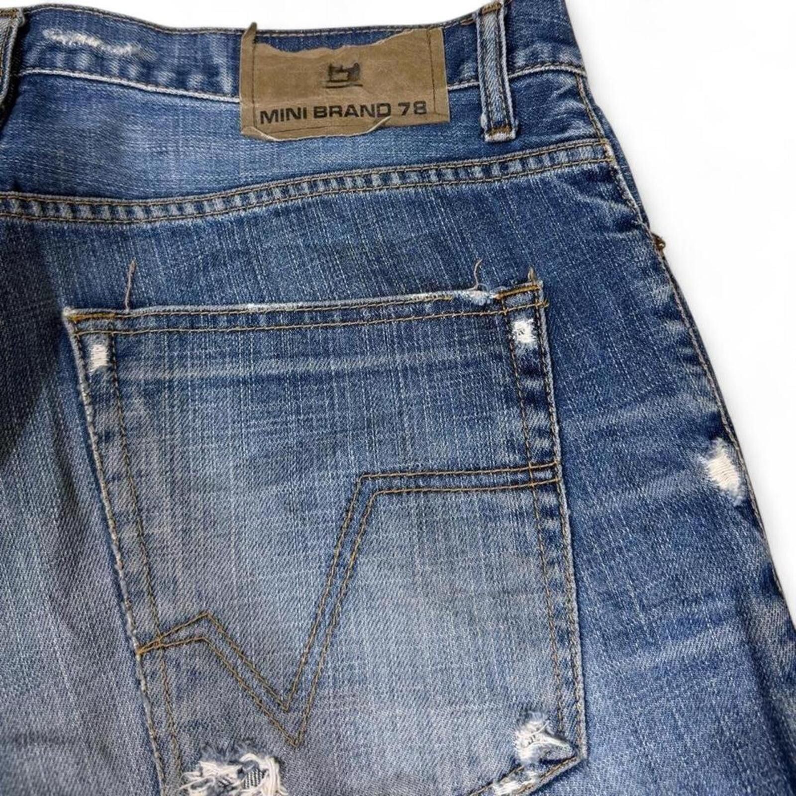 True Religion MINI BRAND RIPPED LOOK AND EMBROIDERED LOGO ON SIDE Size US 34 / EU 50 - 6 Thumbnail